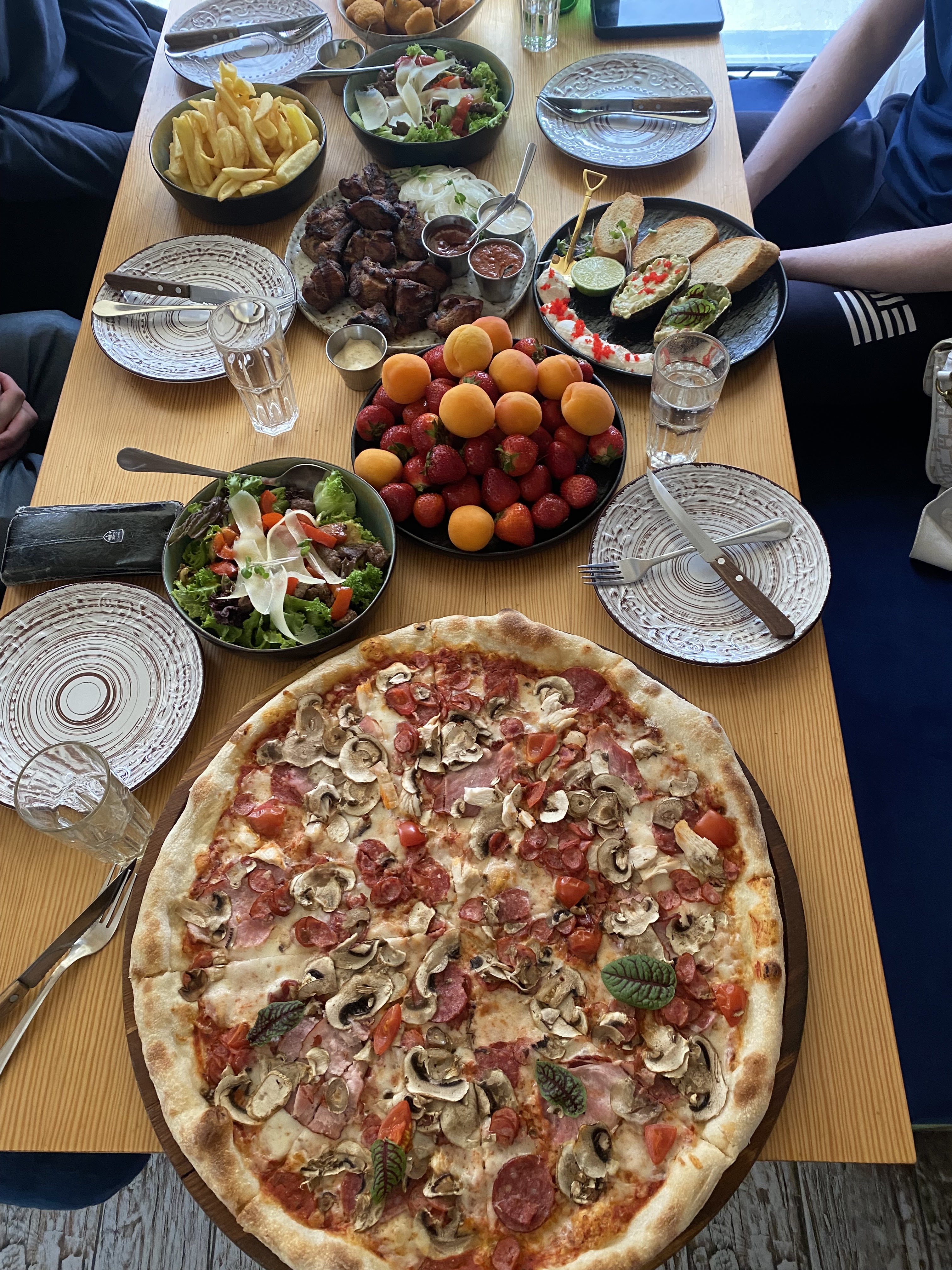 Steyk-Khaus Bif Pitsa Ternopilʹ. Onovlenyy Zaklad, Nove Menyu, Velyka Dytyacha Ihrova Kimnata.pitsa, Sushi, Shashlyk, Steyky. Dostavka. image 15