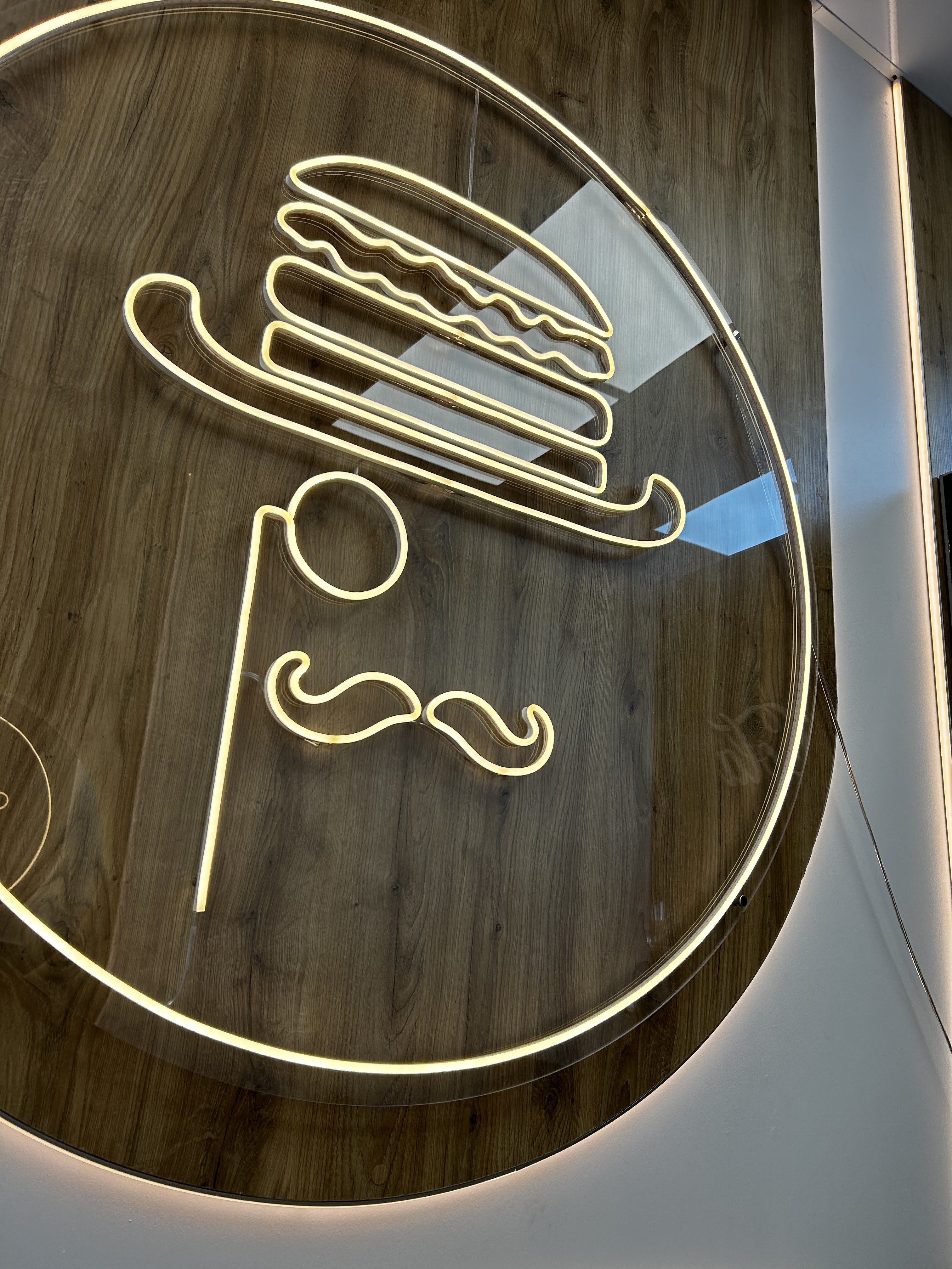 Mister Burher image 17