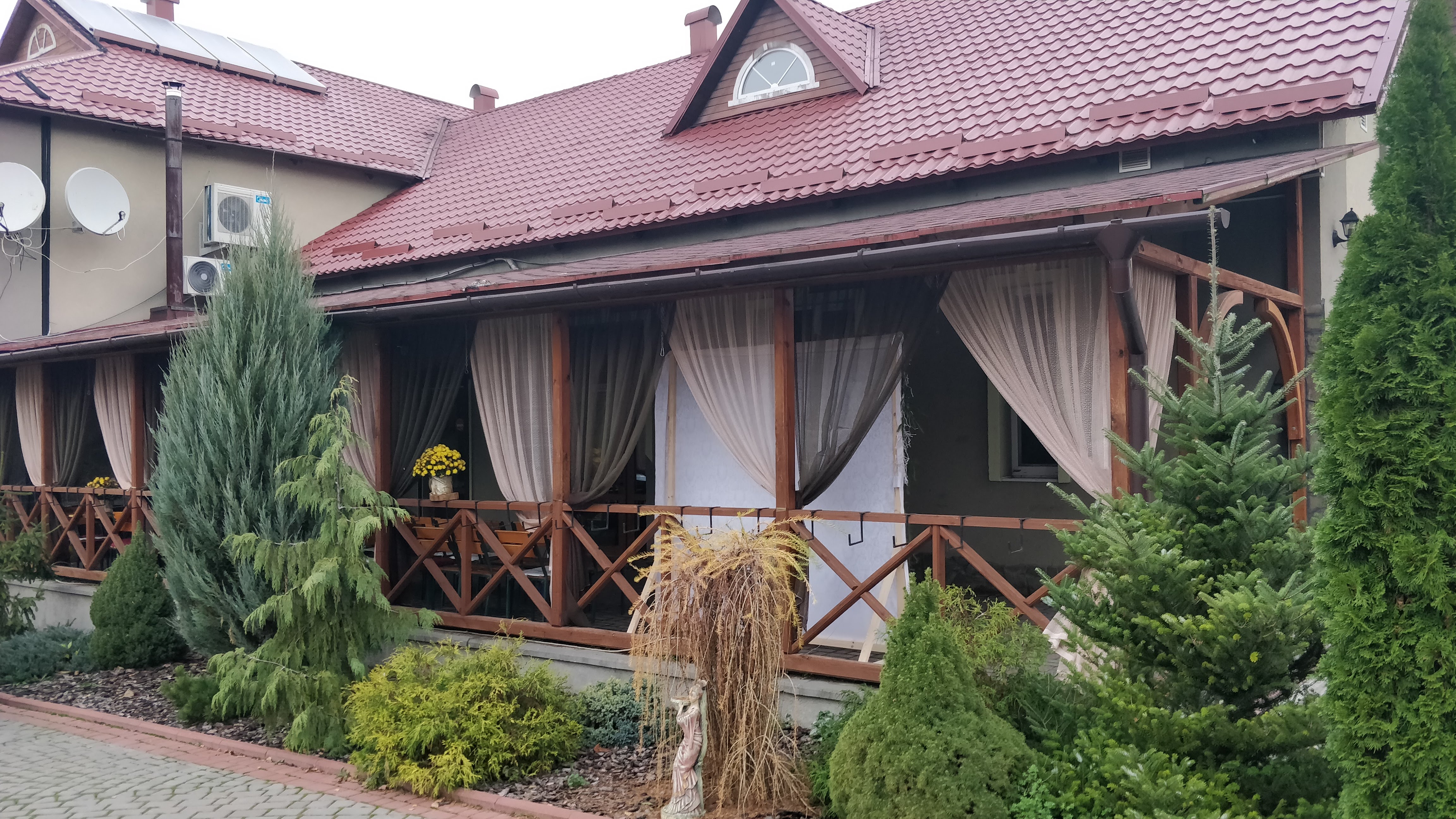 Staryi Zamok image 14