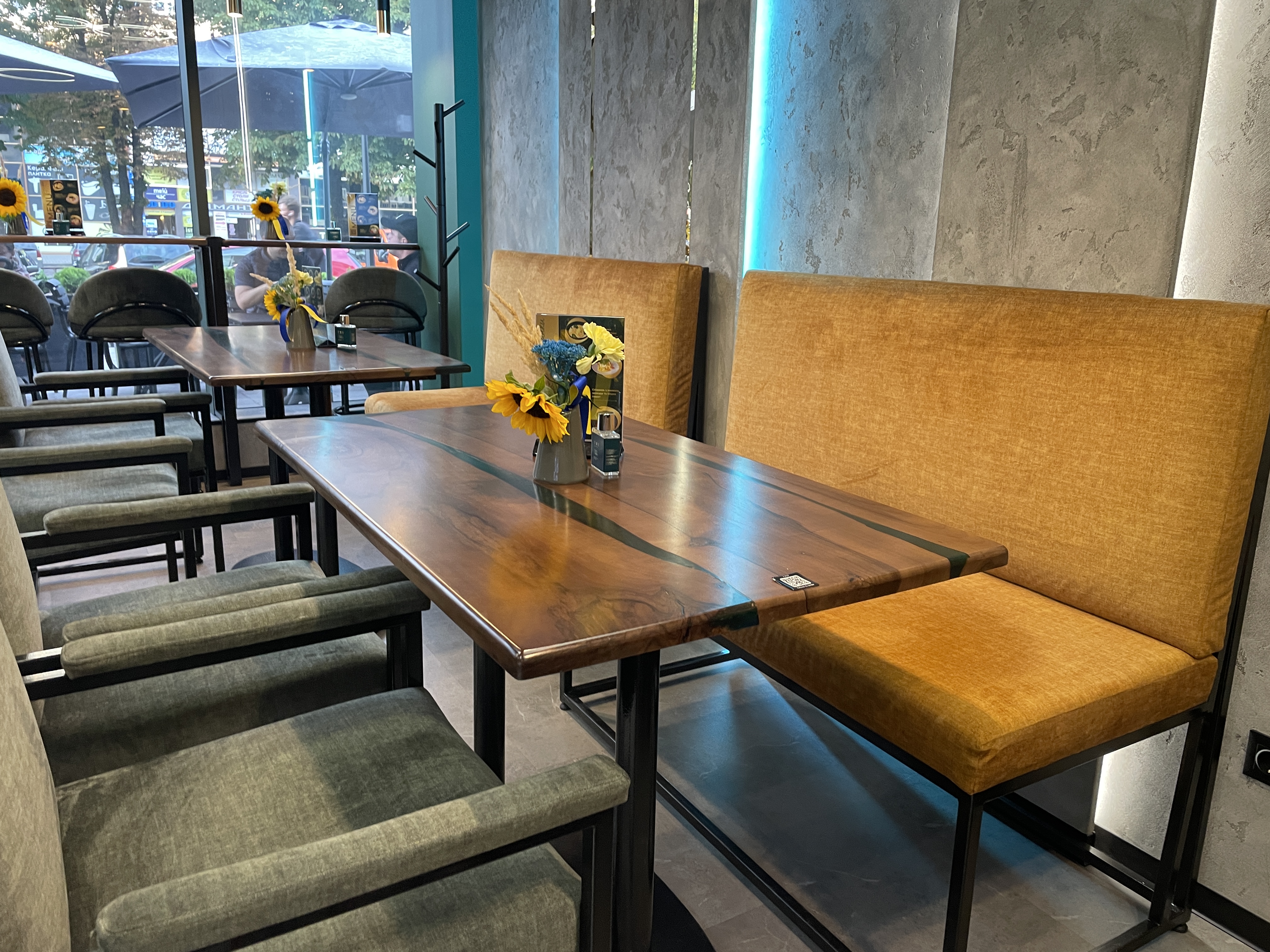 GOLDEN WAFFLES FAMILY image 17