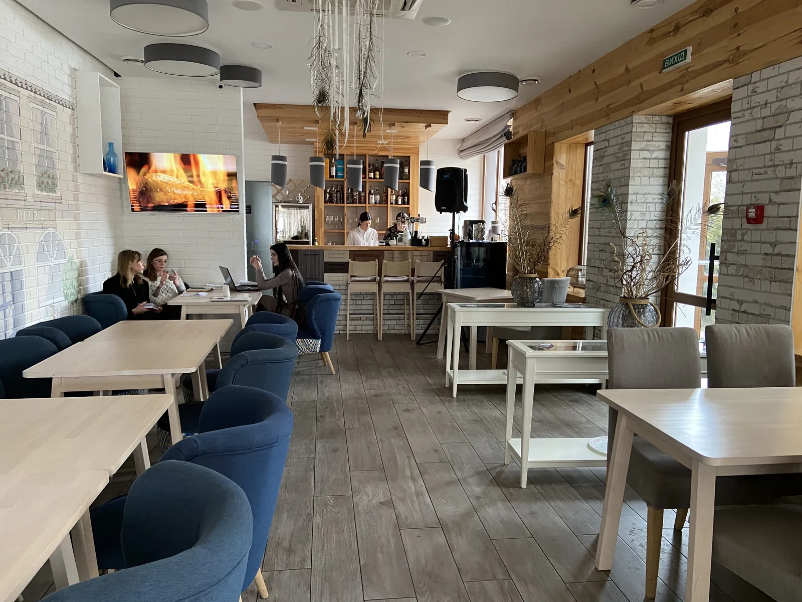 Доставка піци, їжі - ресторан Fat Cat, літній майданчик Osteria image 17
