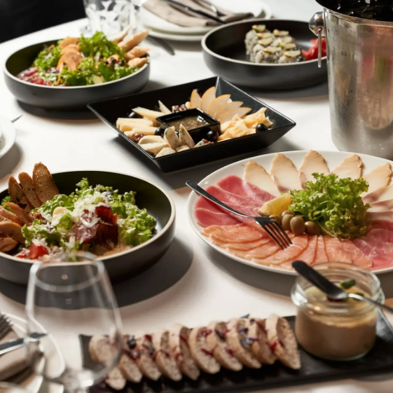 Miramar Restaurant | Garden | Club image 18