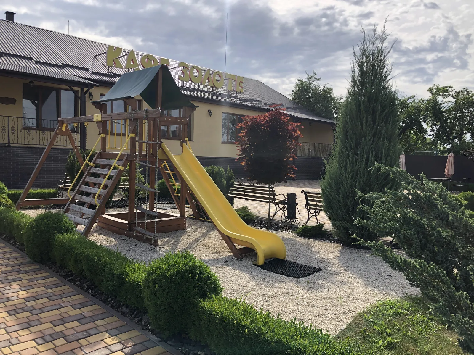 Restaurant in Golden image 15