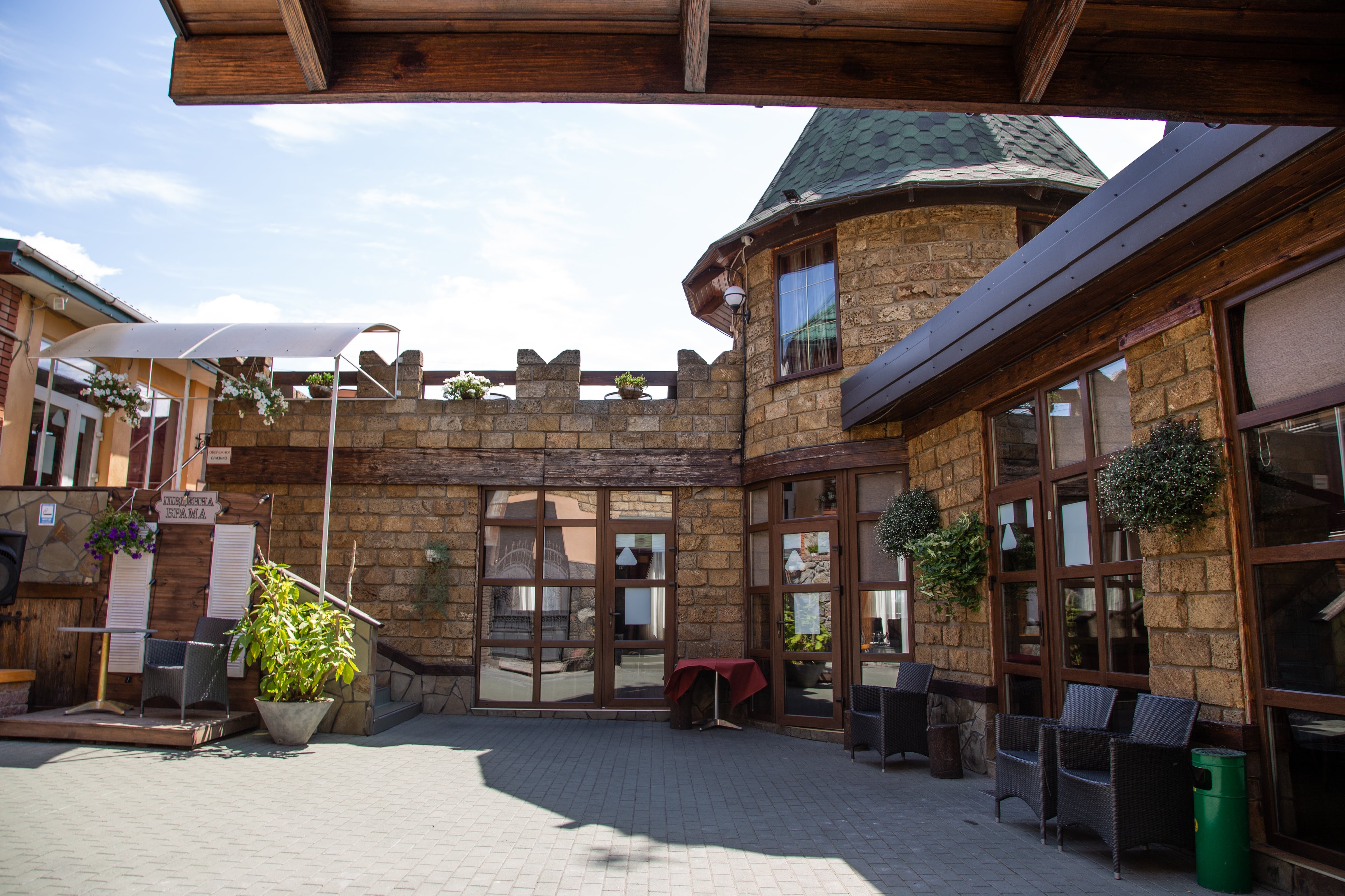 Pivdenna Brama image 14