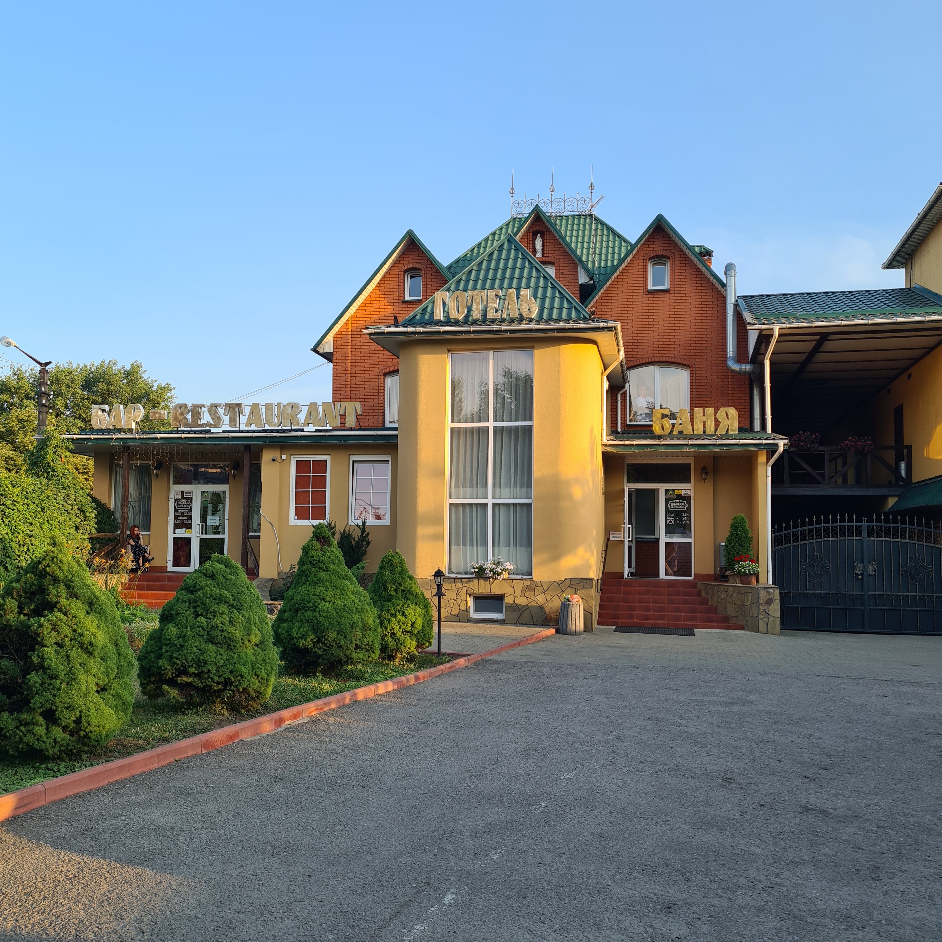 Pivdenna Brama image 16