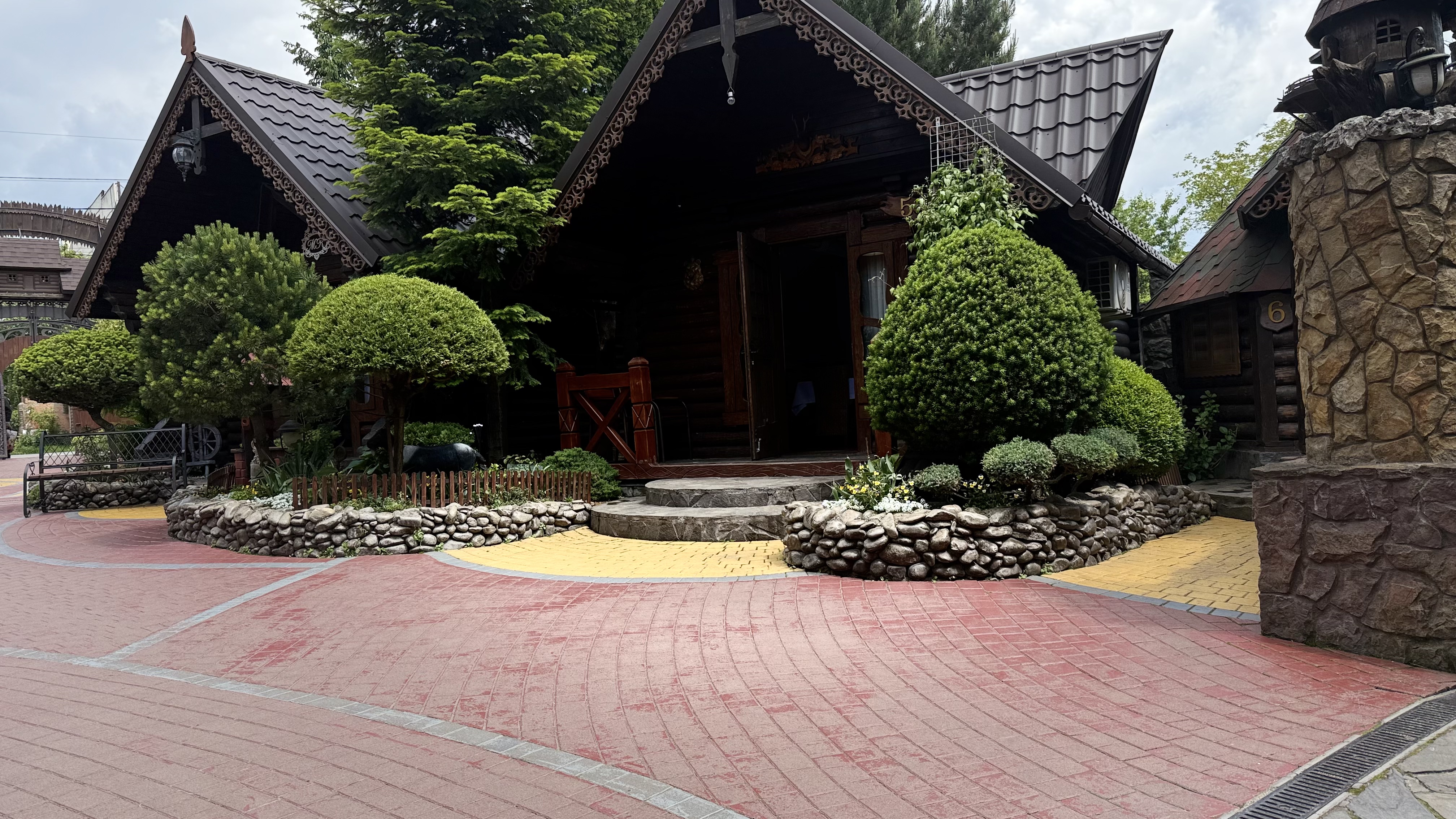 Hunter's hut image 15