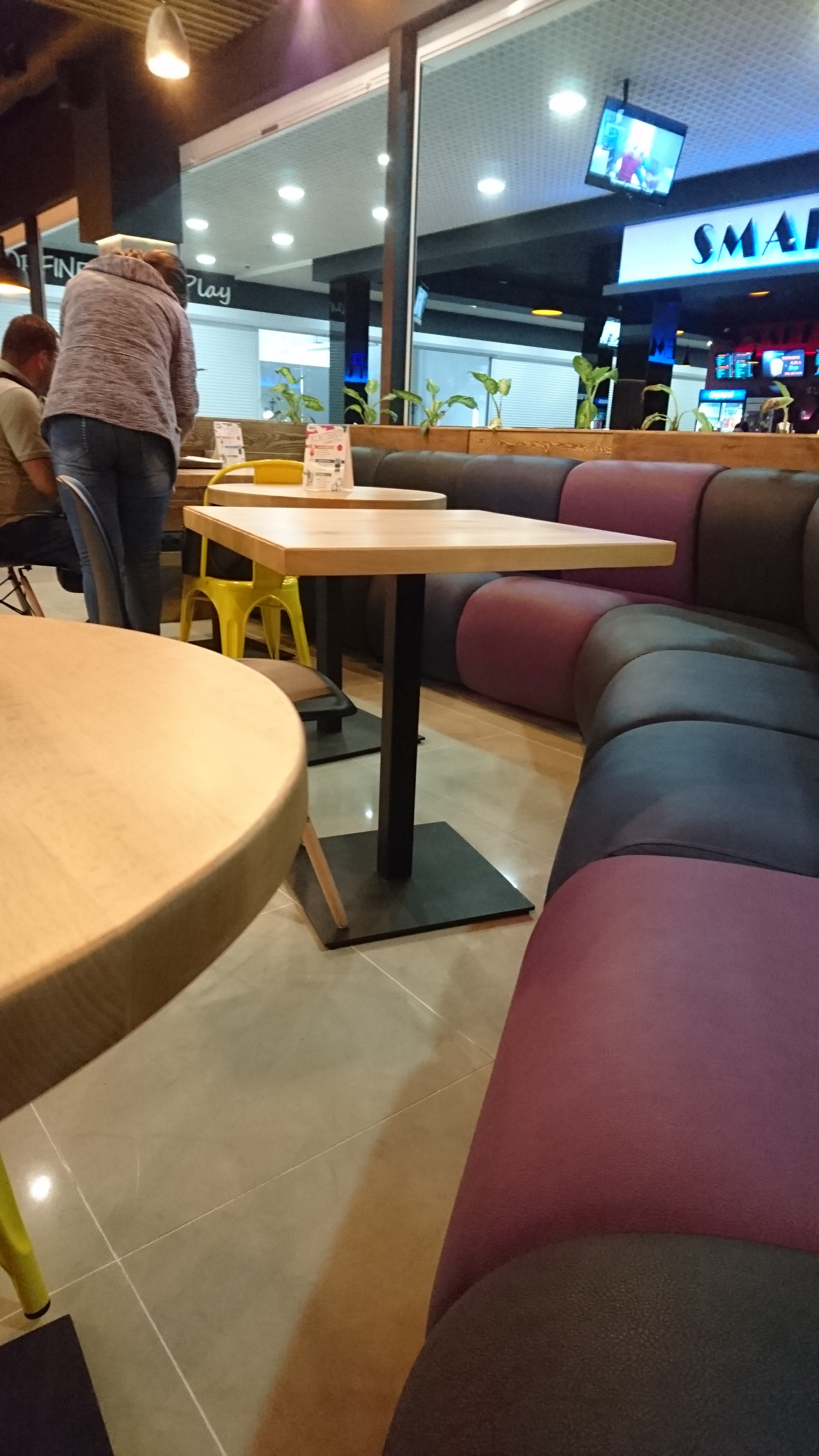 Royal Hamburger image 8