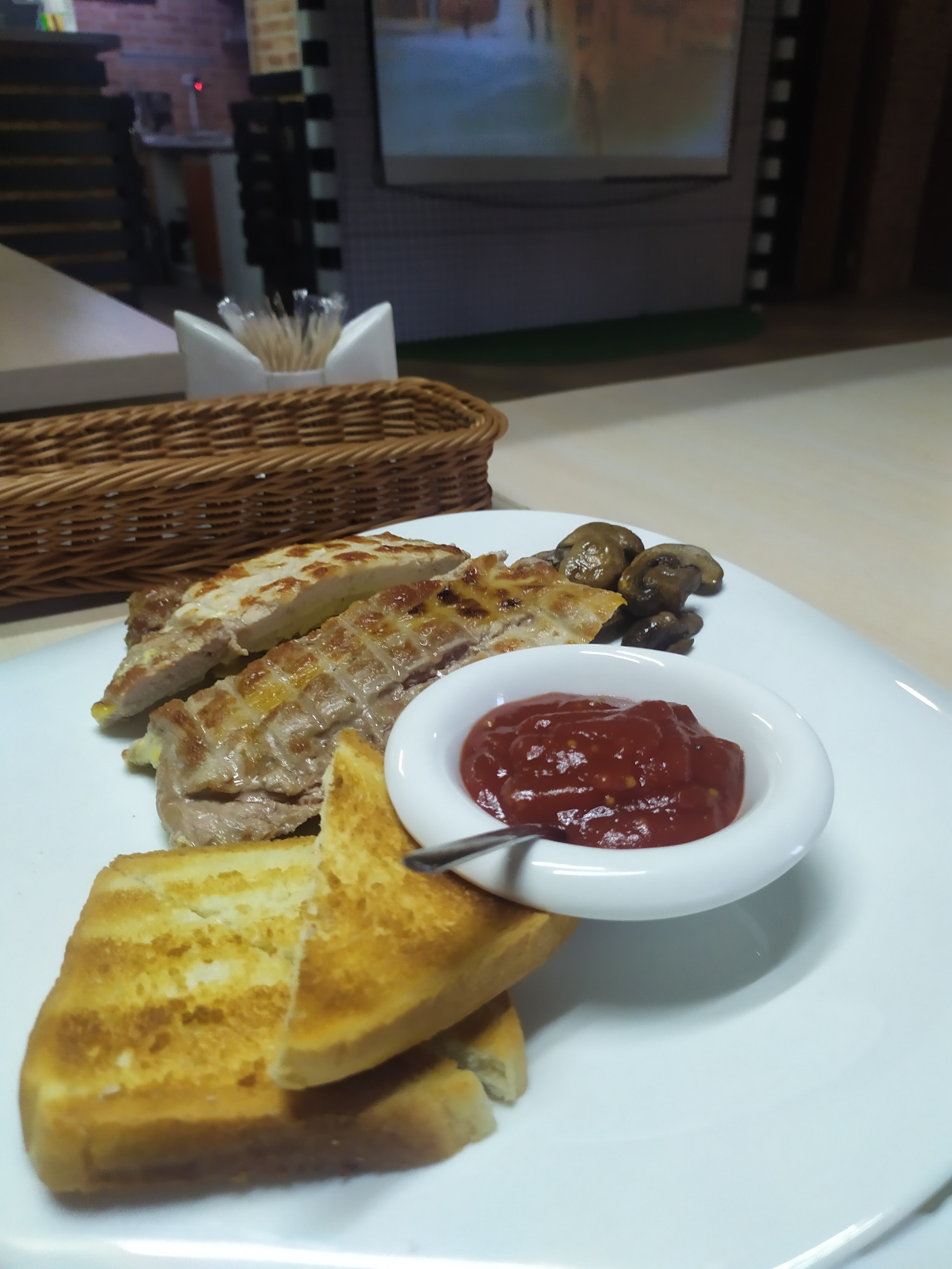 LUXOR PIZZA GOAL image 12