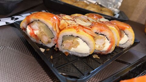 Black Roll sushi image 1