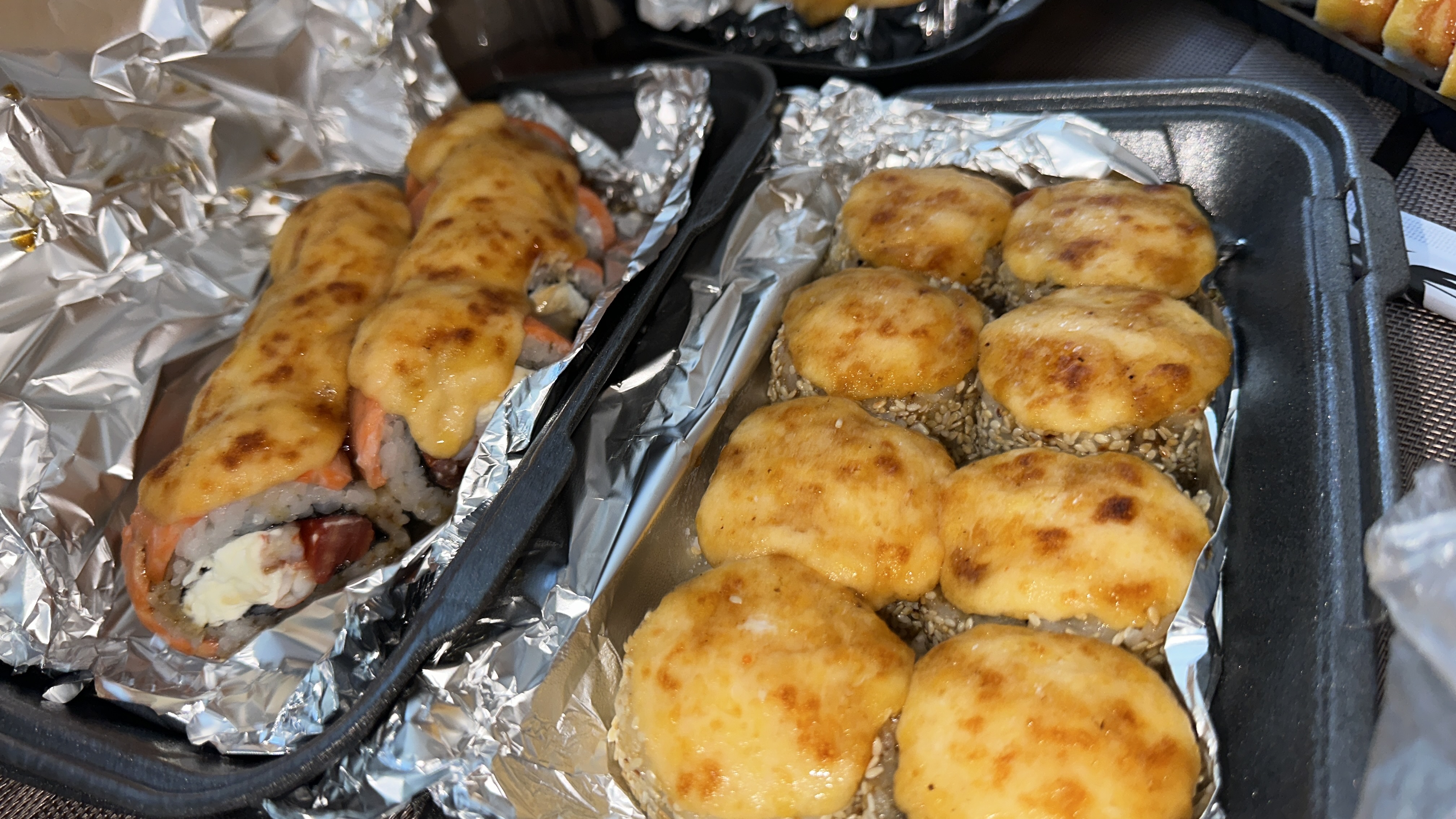 Black Roll sushi image 4