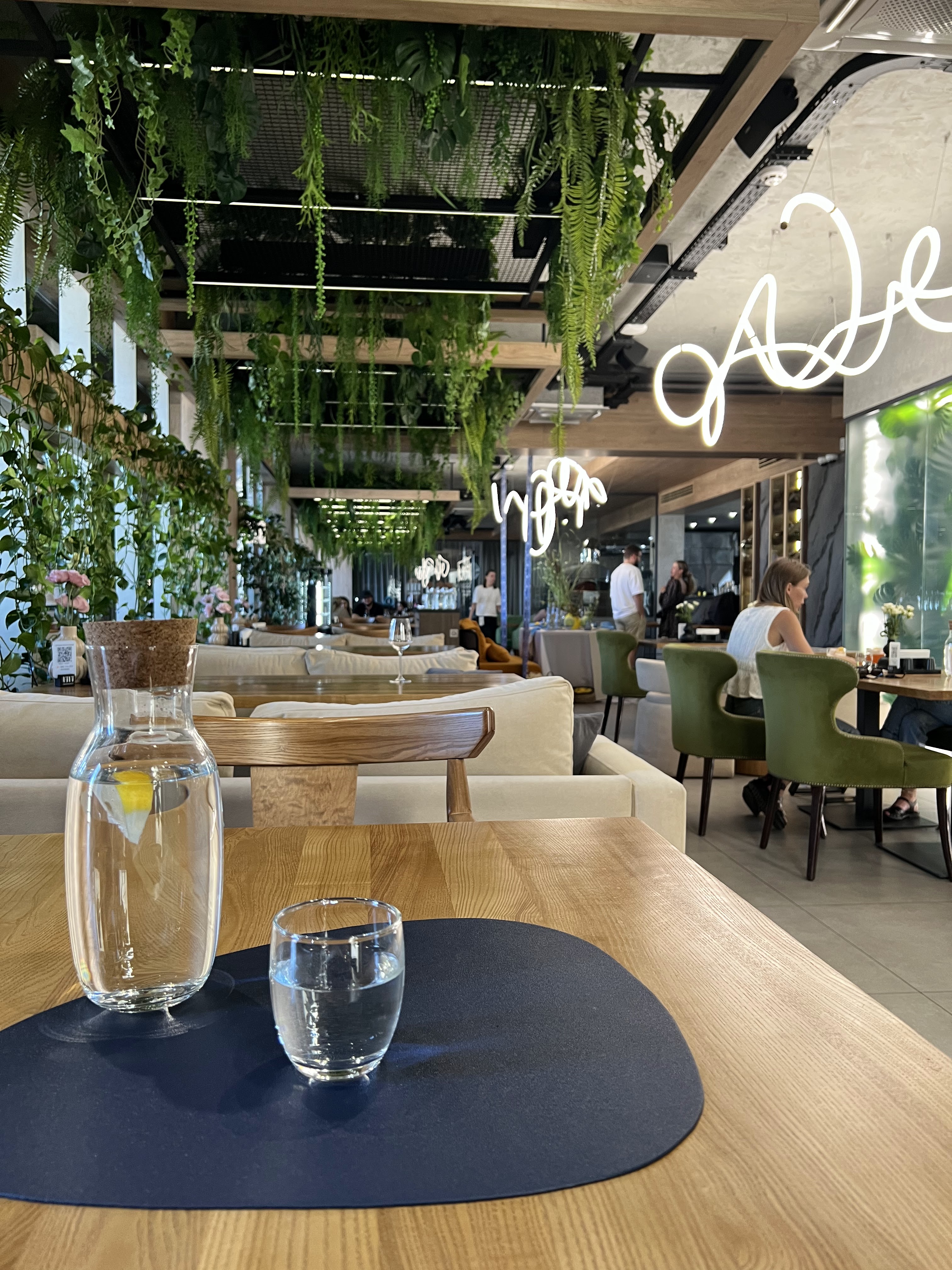 FIFI restaurant image 13