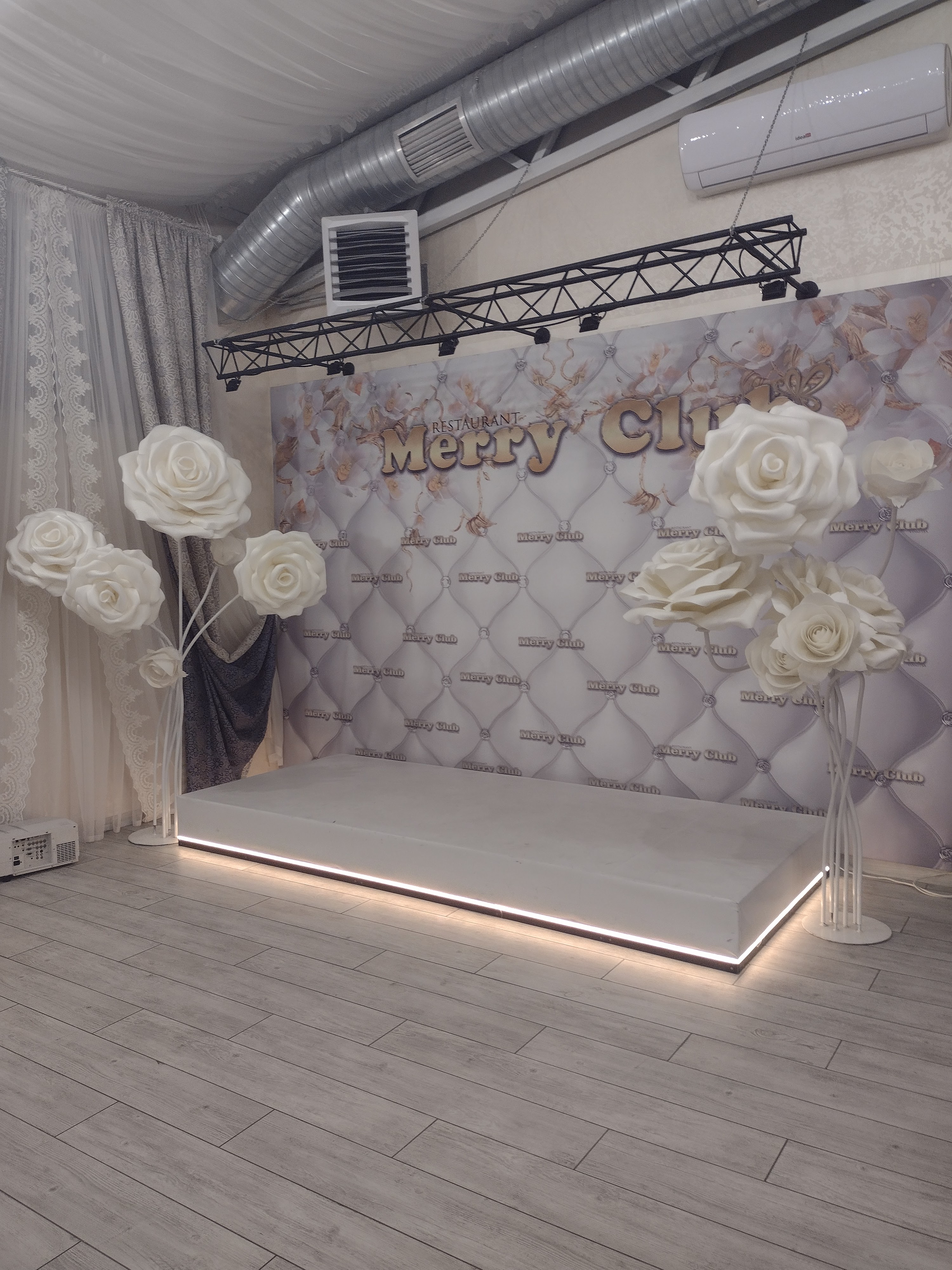 Готель Меррі Клаб image 20