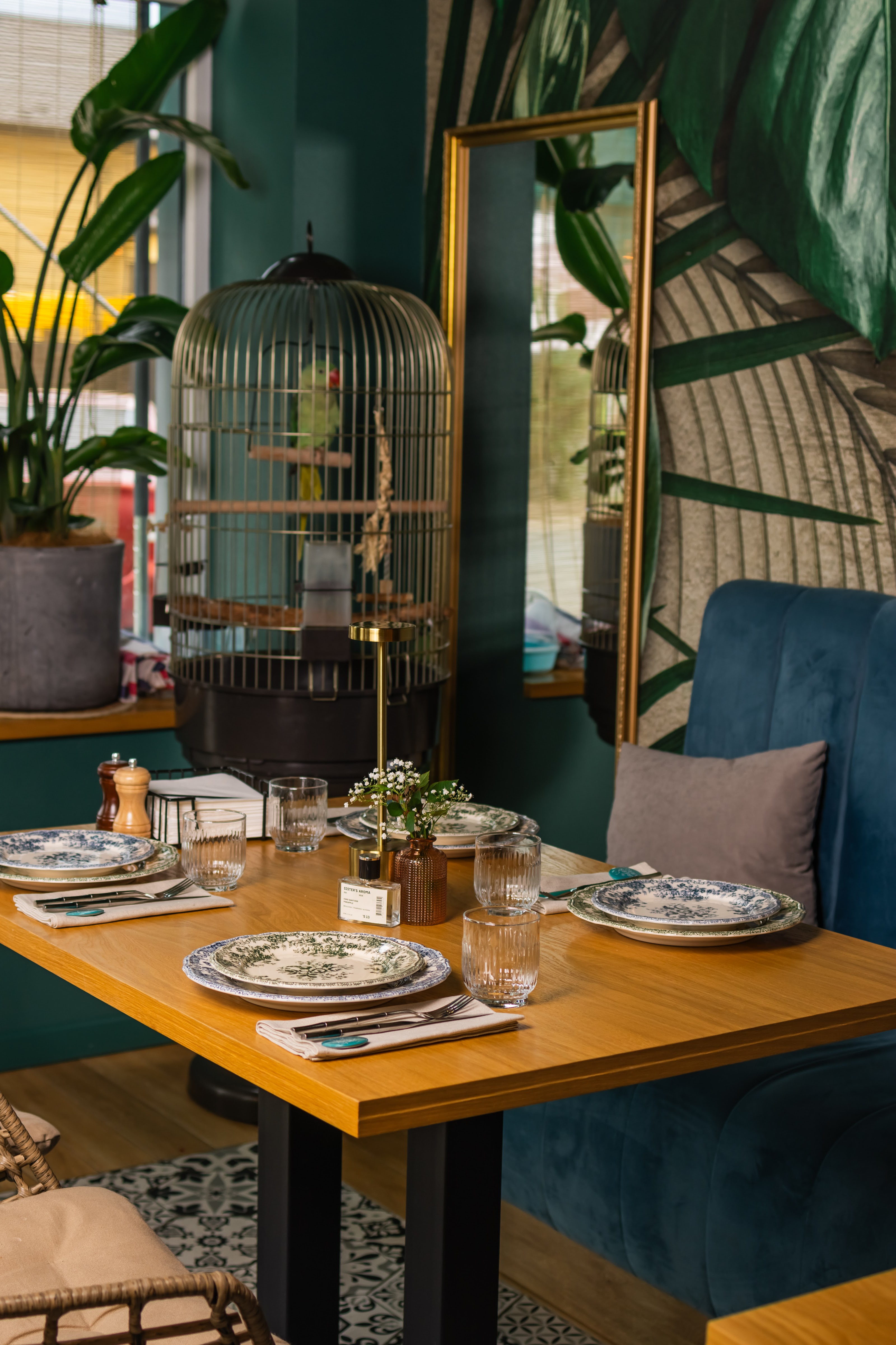 The Green Parrot image 14