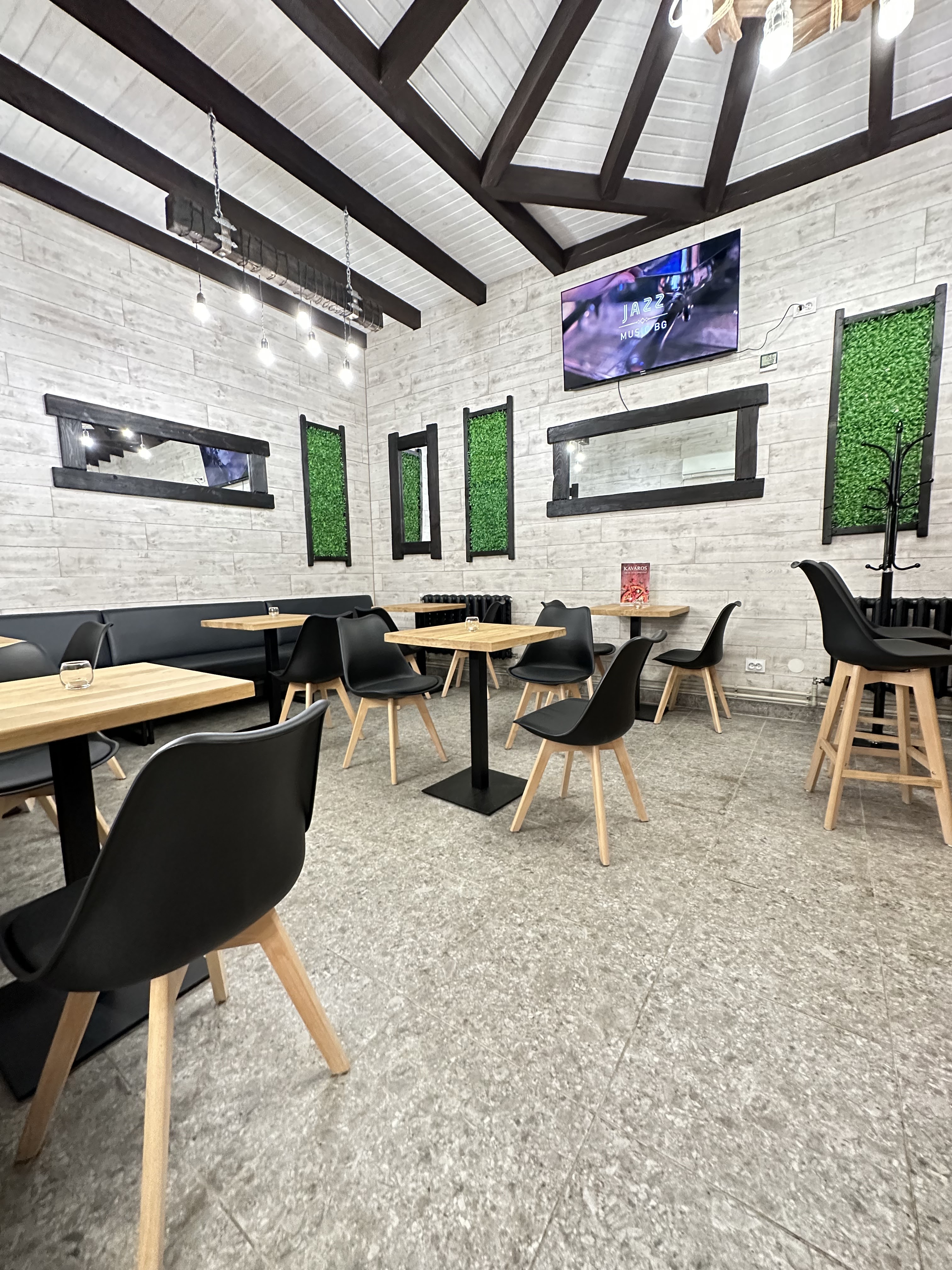 KAVÁROS піцерія-кавʼярня image 11