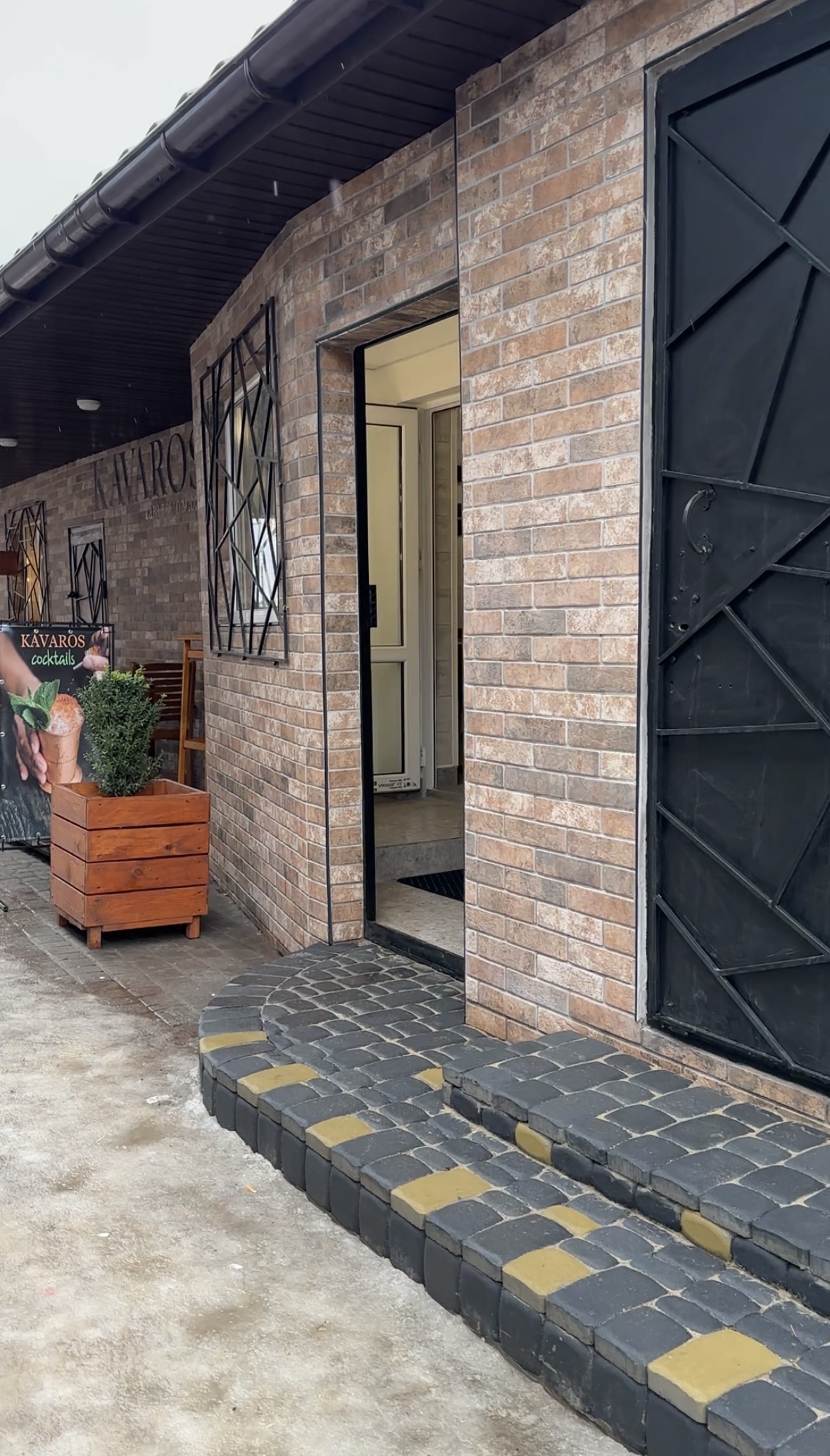 KAVÁROS піцерія-кавʼярня image 20