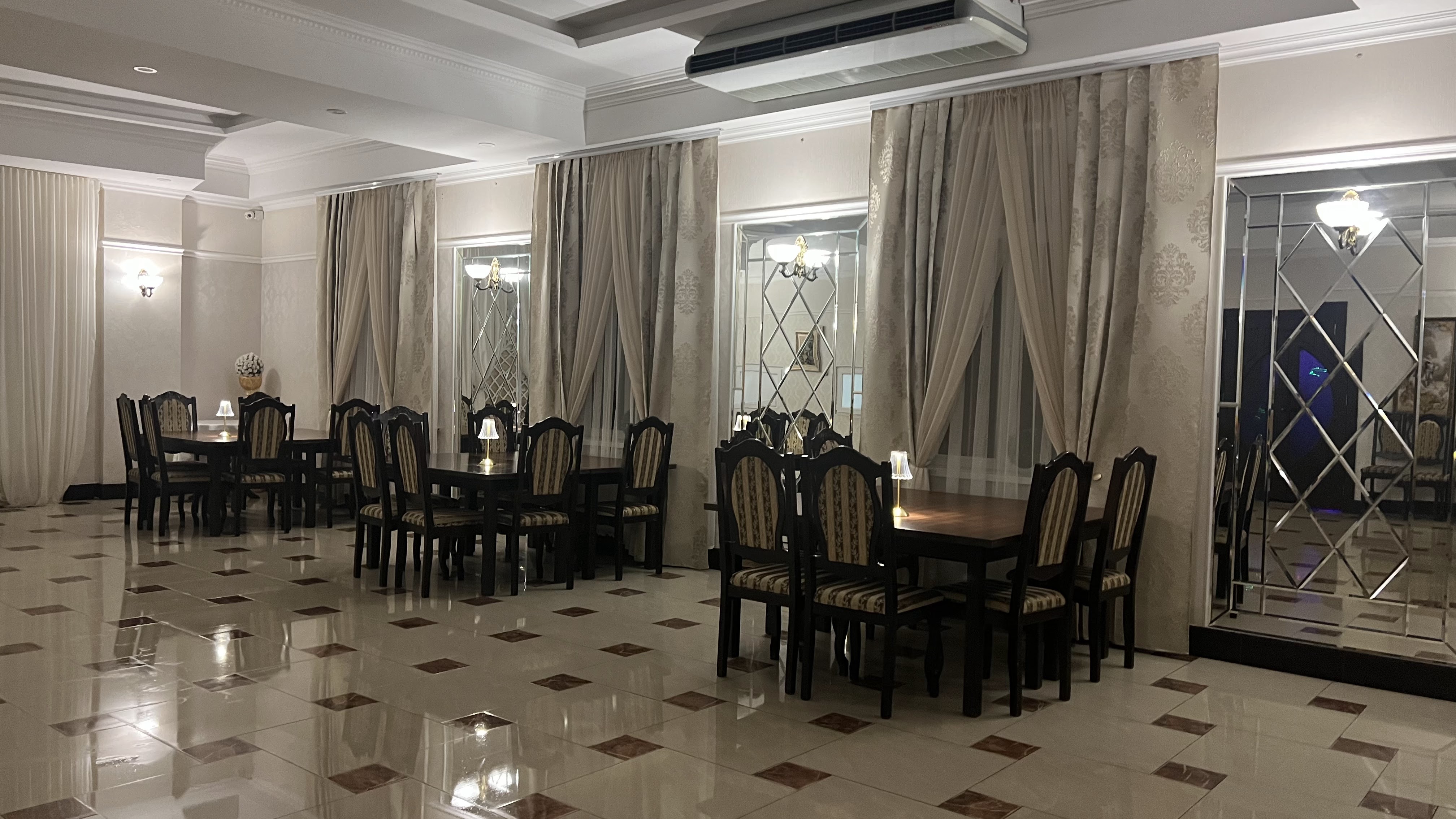 The restaurant "Versailles" image 11