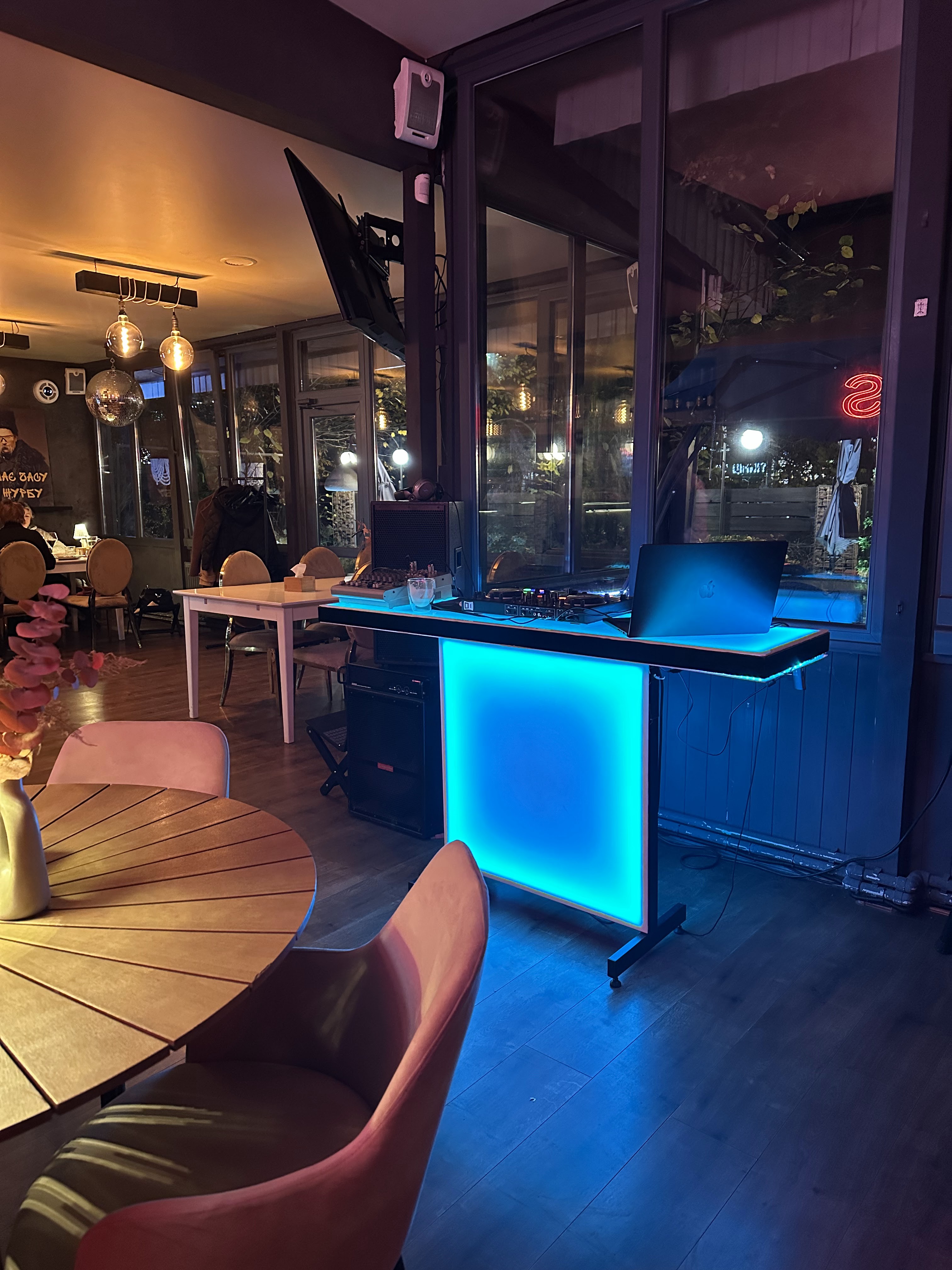 Credo terrace image 17