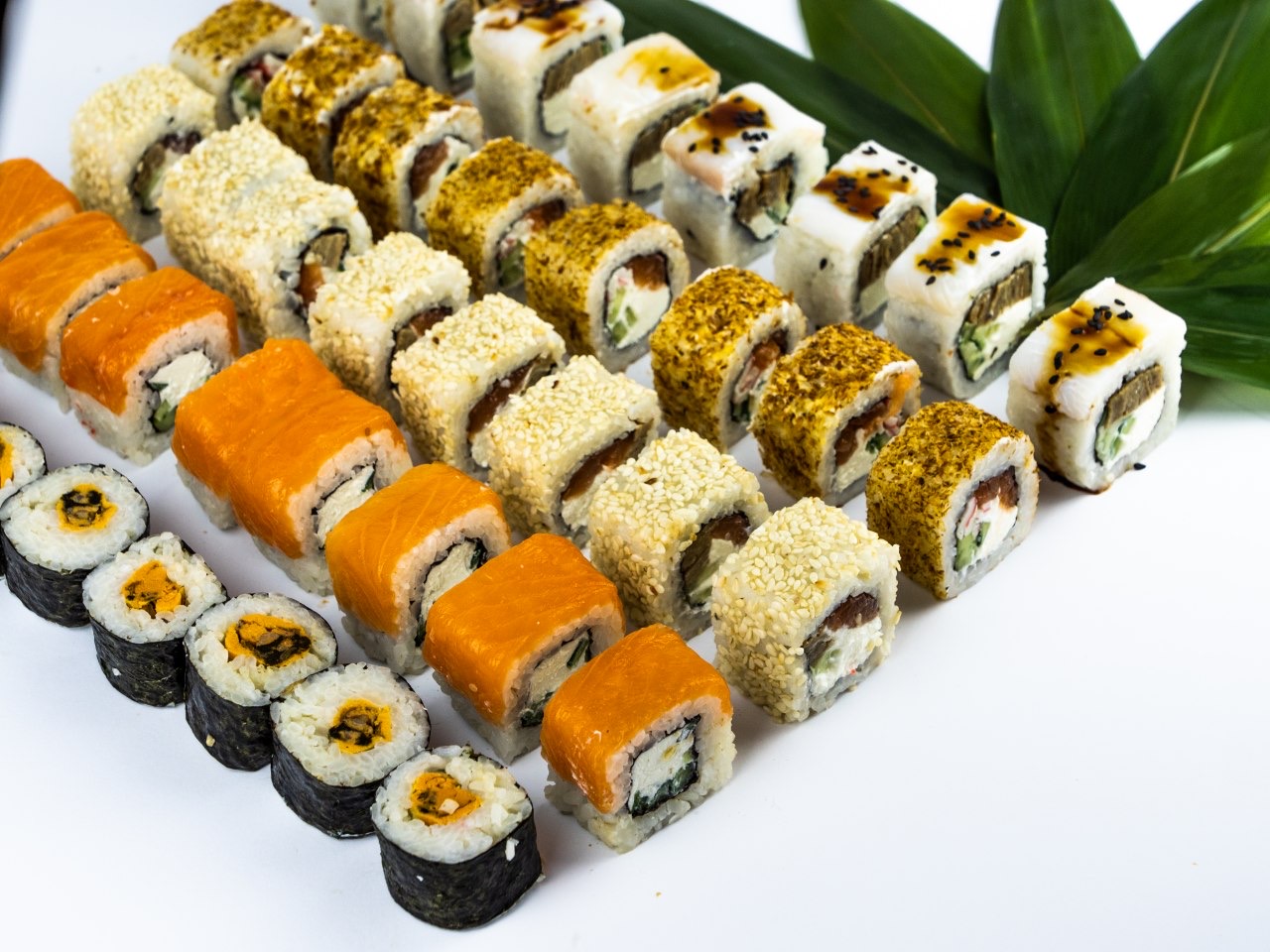 Sushi n Roll image 1