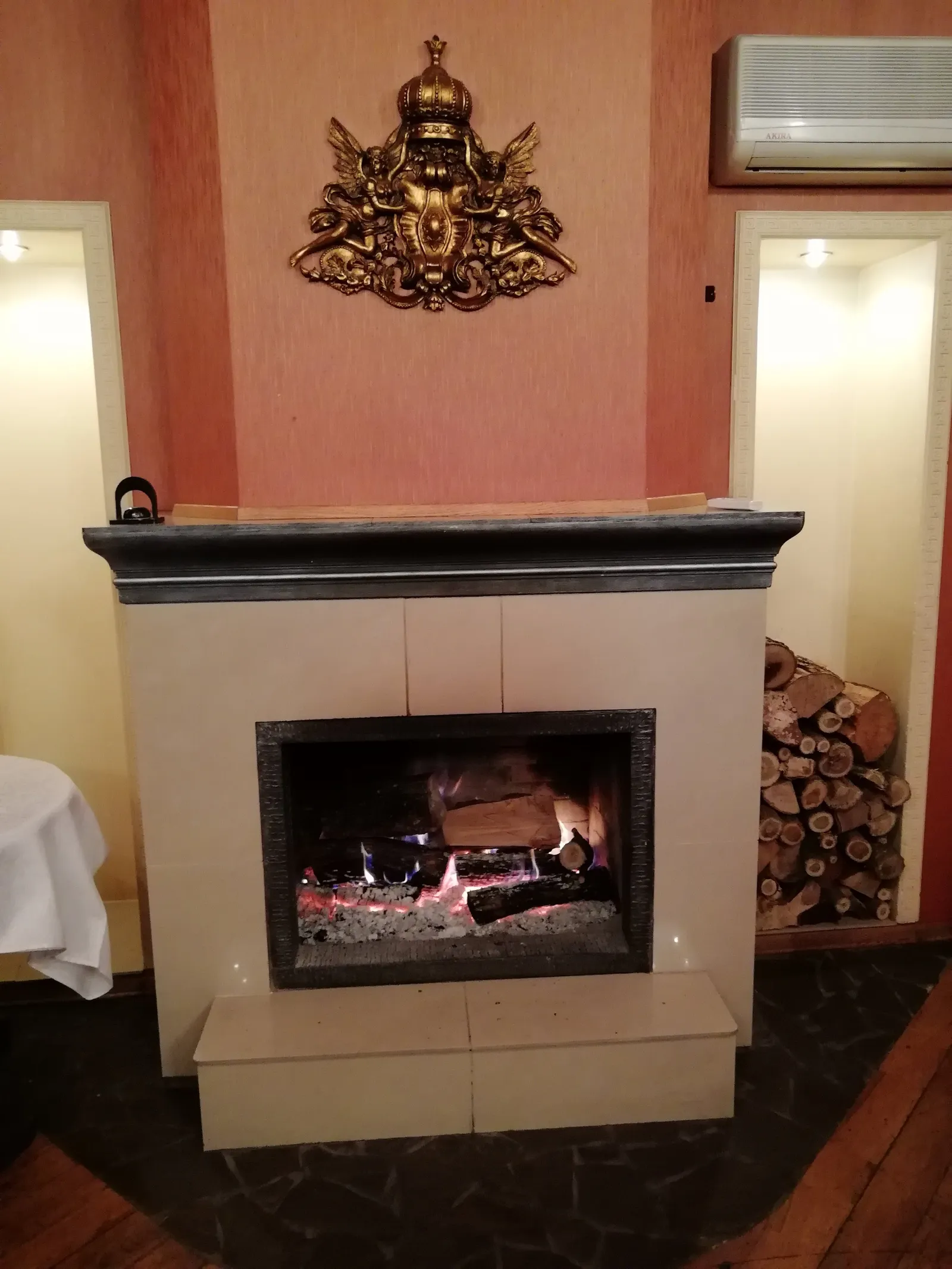 Taverna image 18