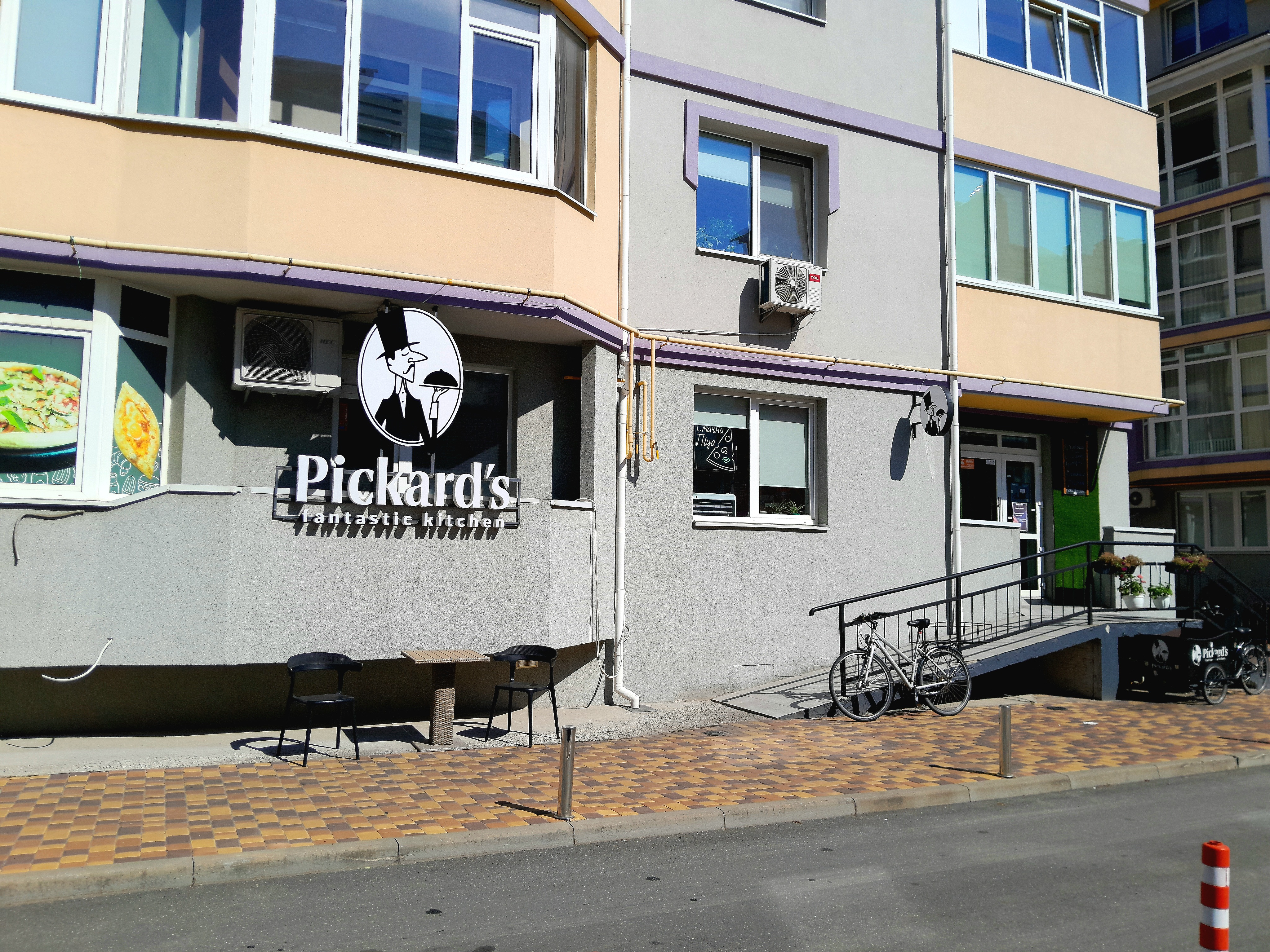 Pickard's fantastic kitchen image 16