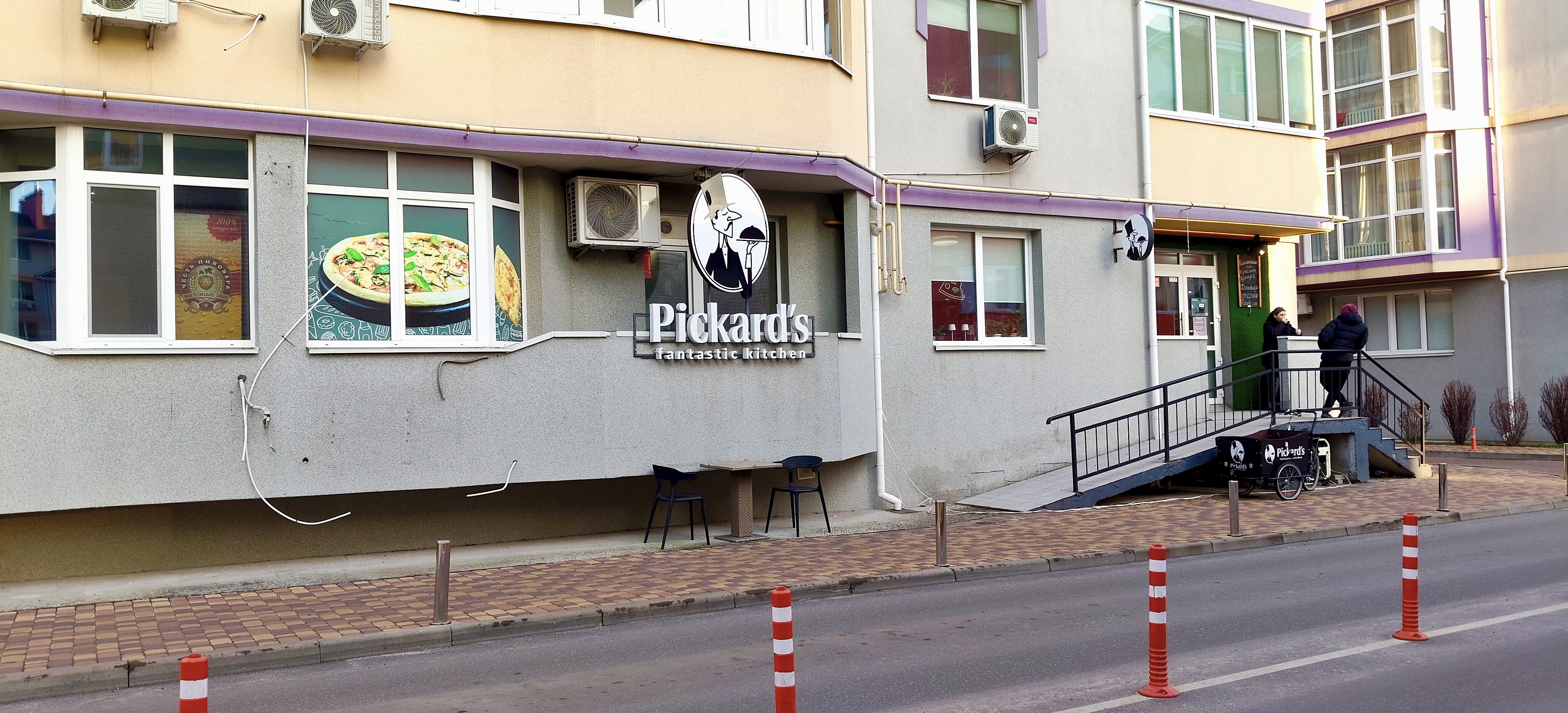 Pickard's fantastic kitchen image 20