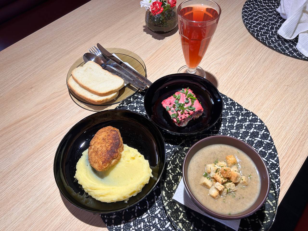 Mama Aziya Sushi Bar image 14