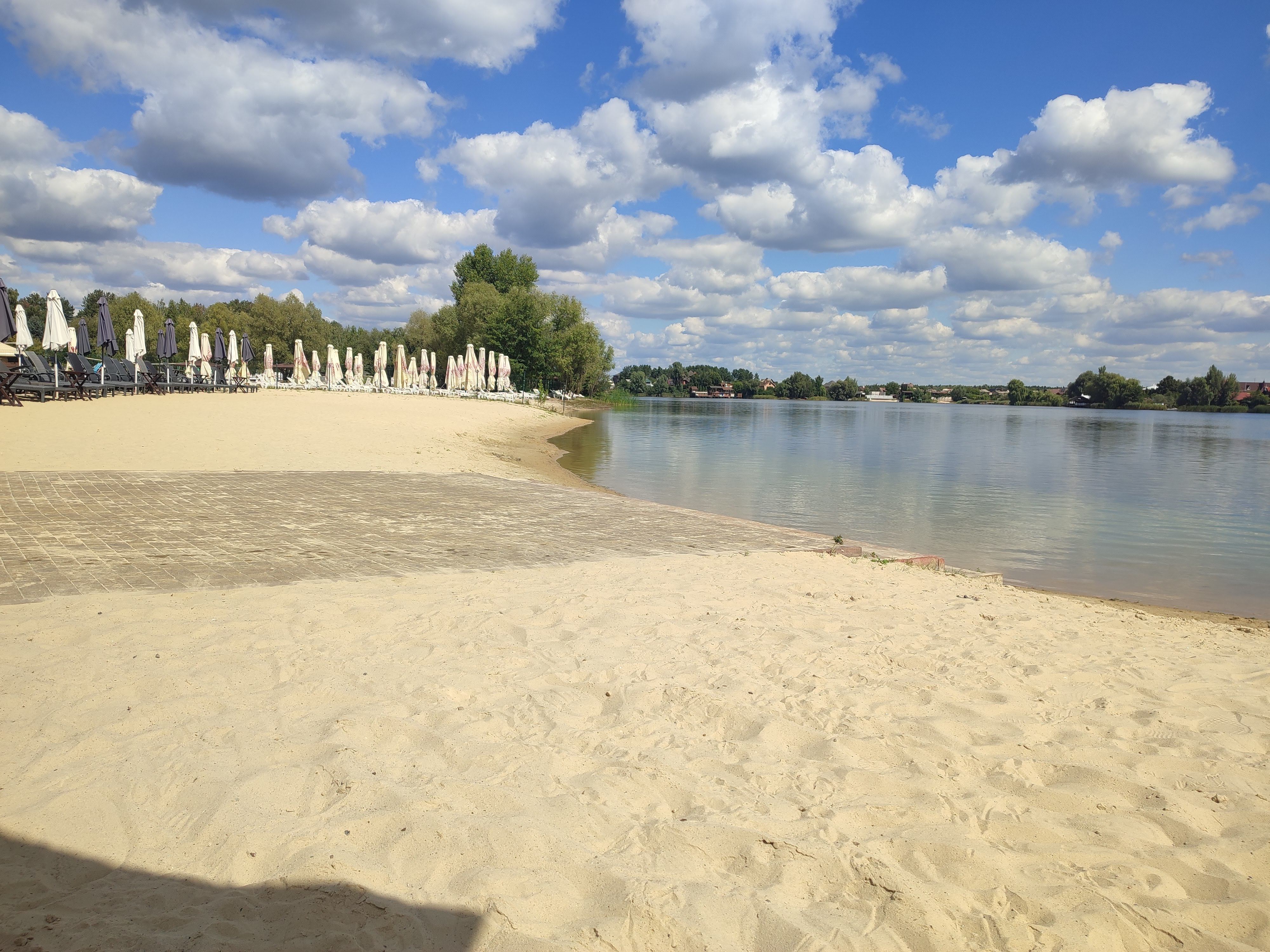 Lobster - Plyazhnyy Kompleks Z Baseynom I Rybnym Restoranom image 13