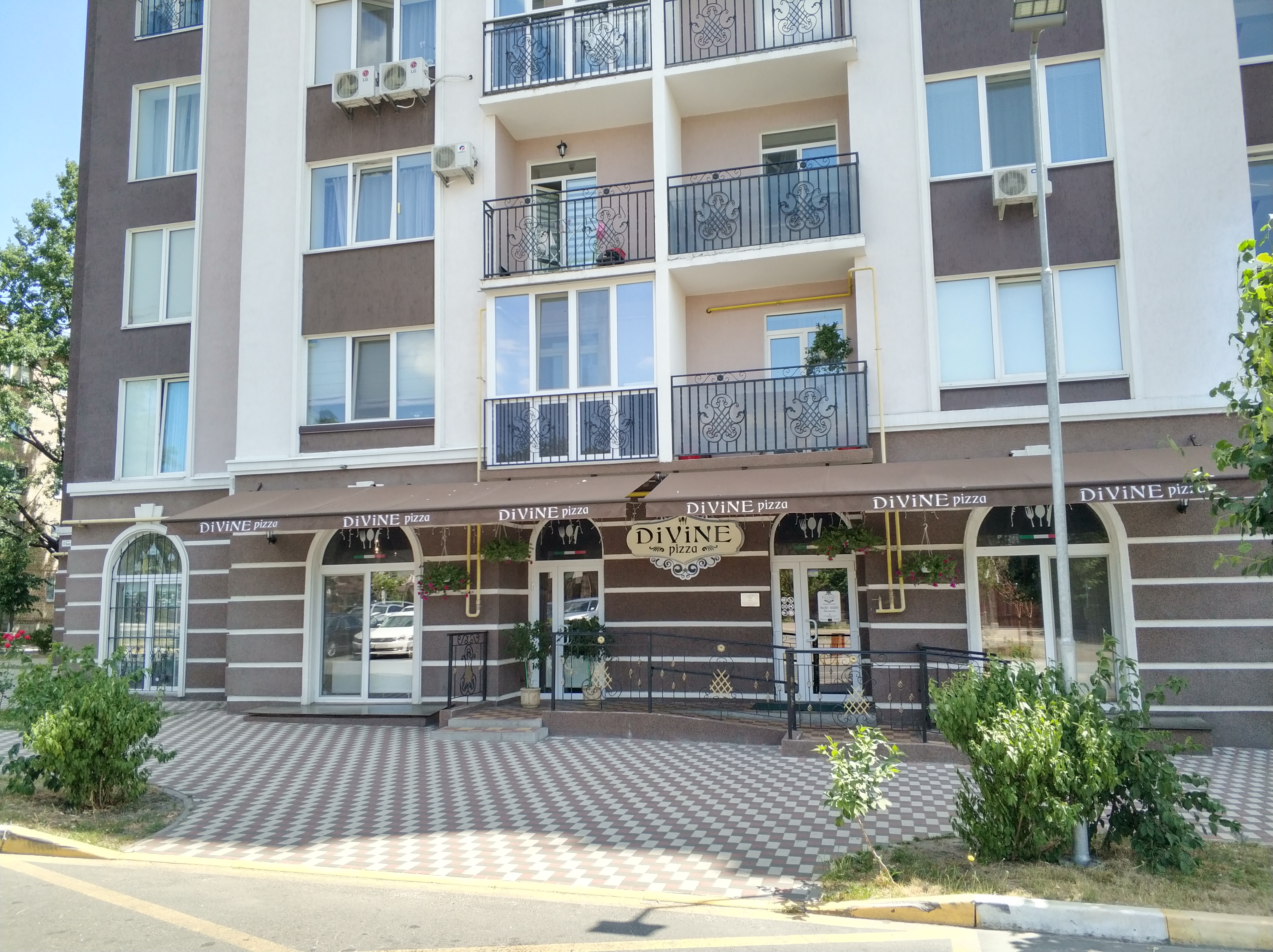 Divine Pizza image 15