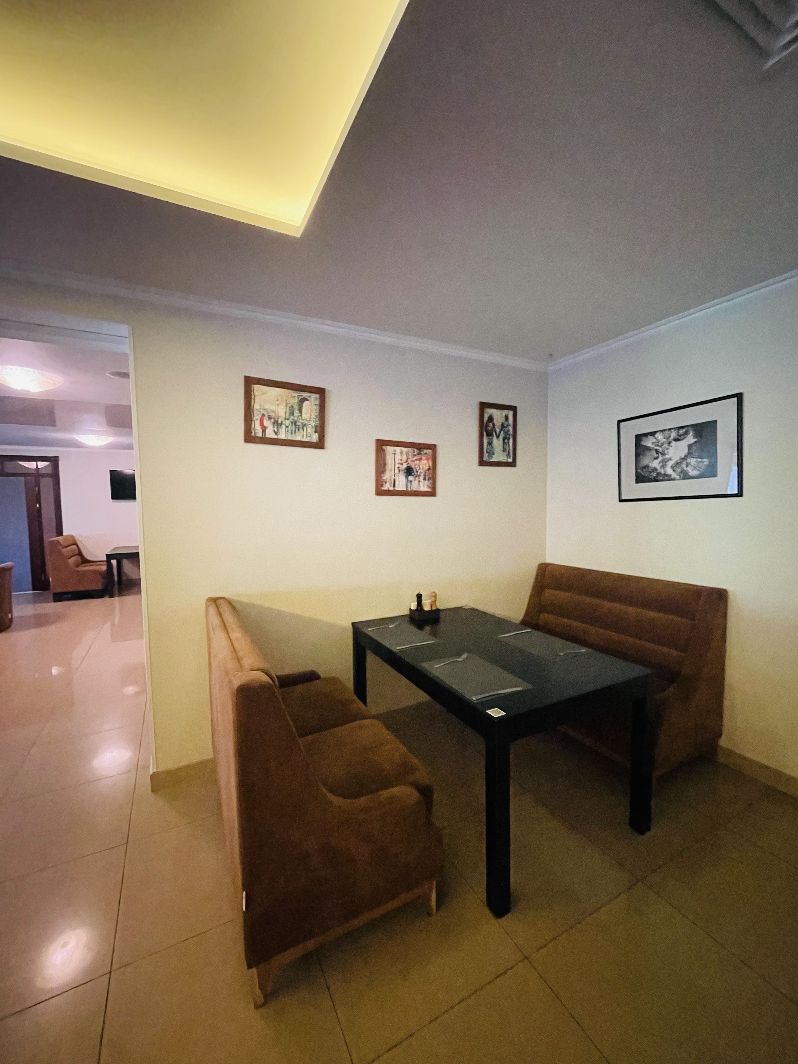 Ресторан Viktoria Park Hotel image 19