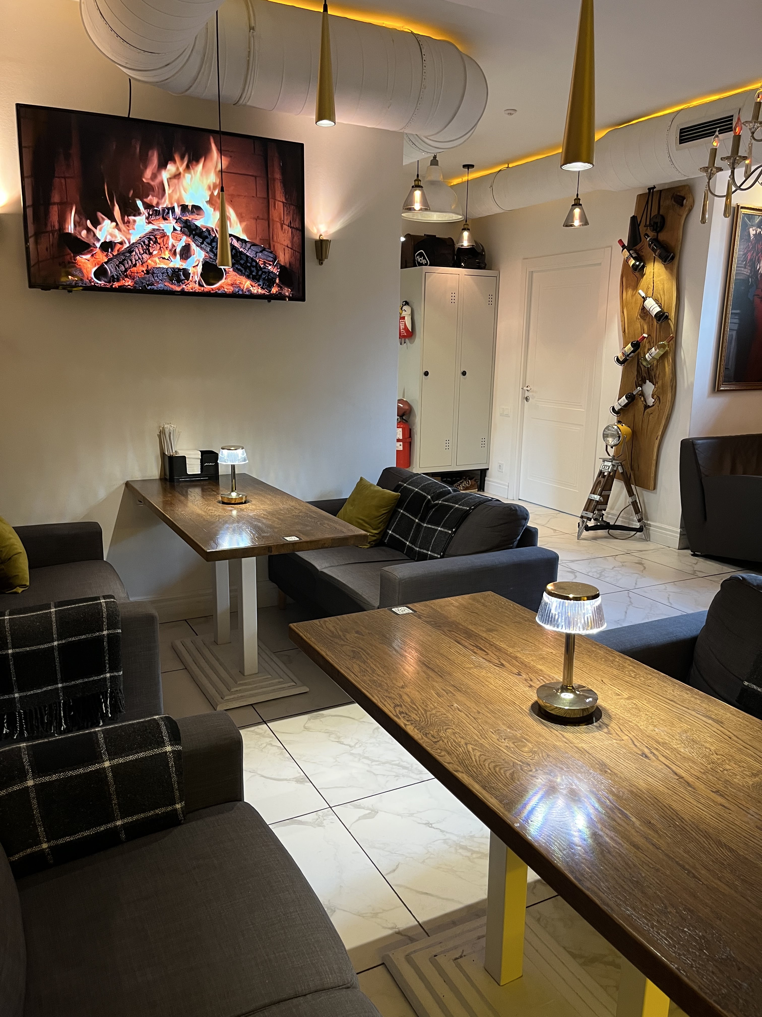 BROTHERS BAR image 20