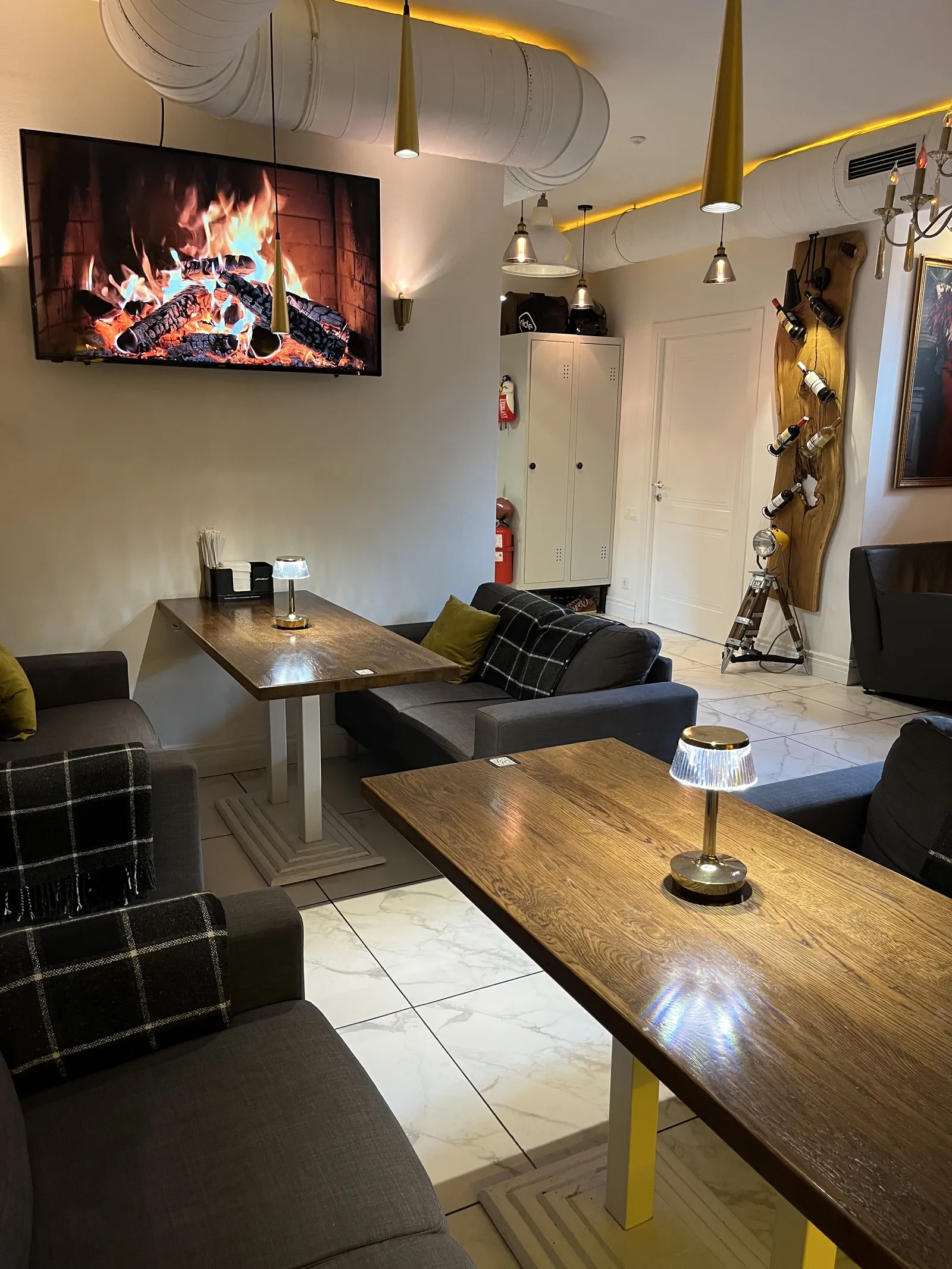 BROTHERS BAR image 20