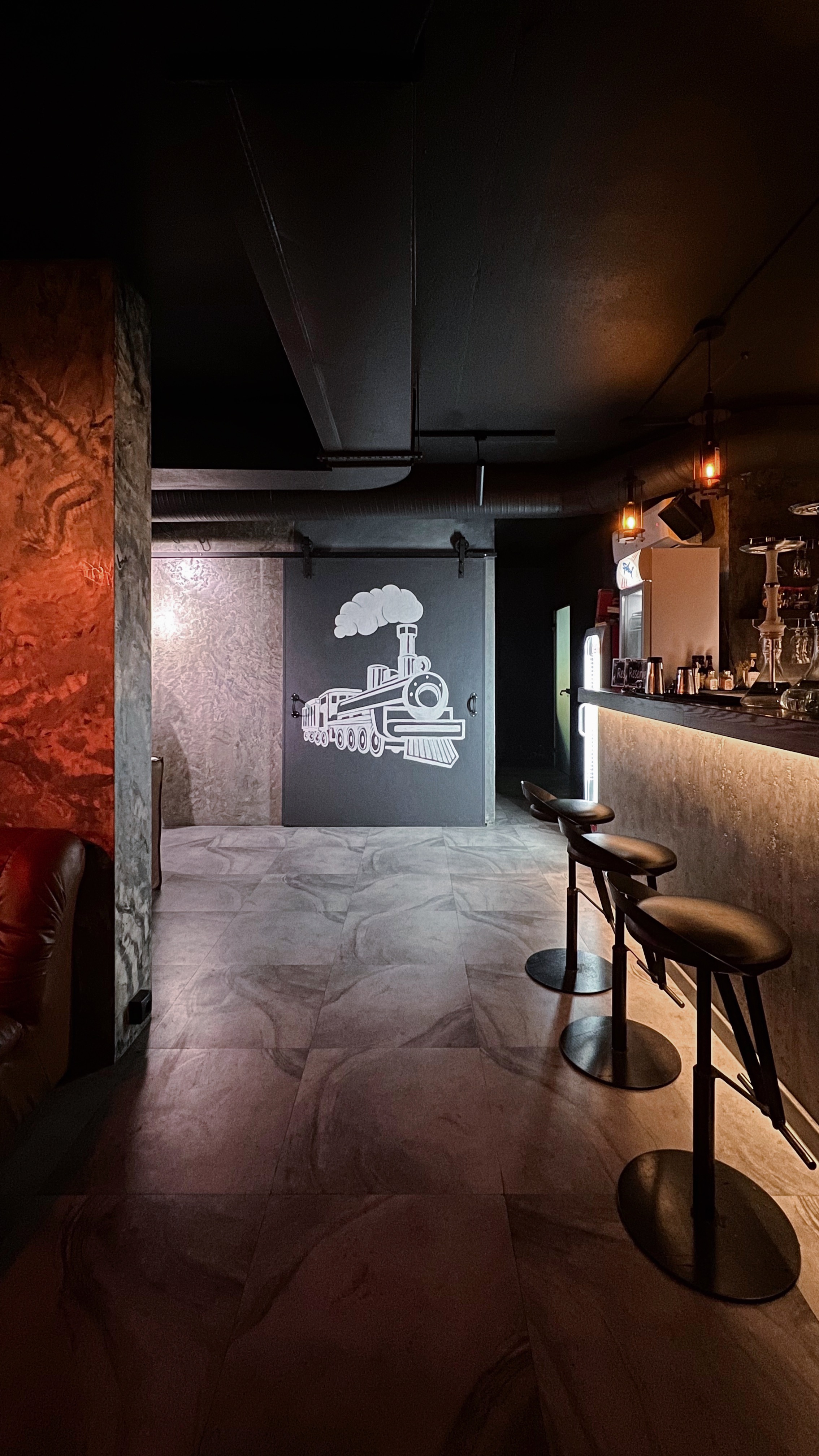 Потяг Hookah Bar image 1