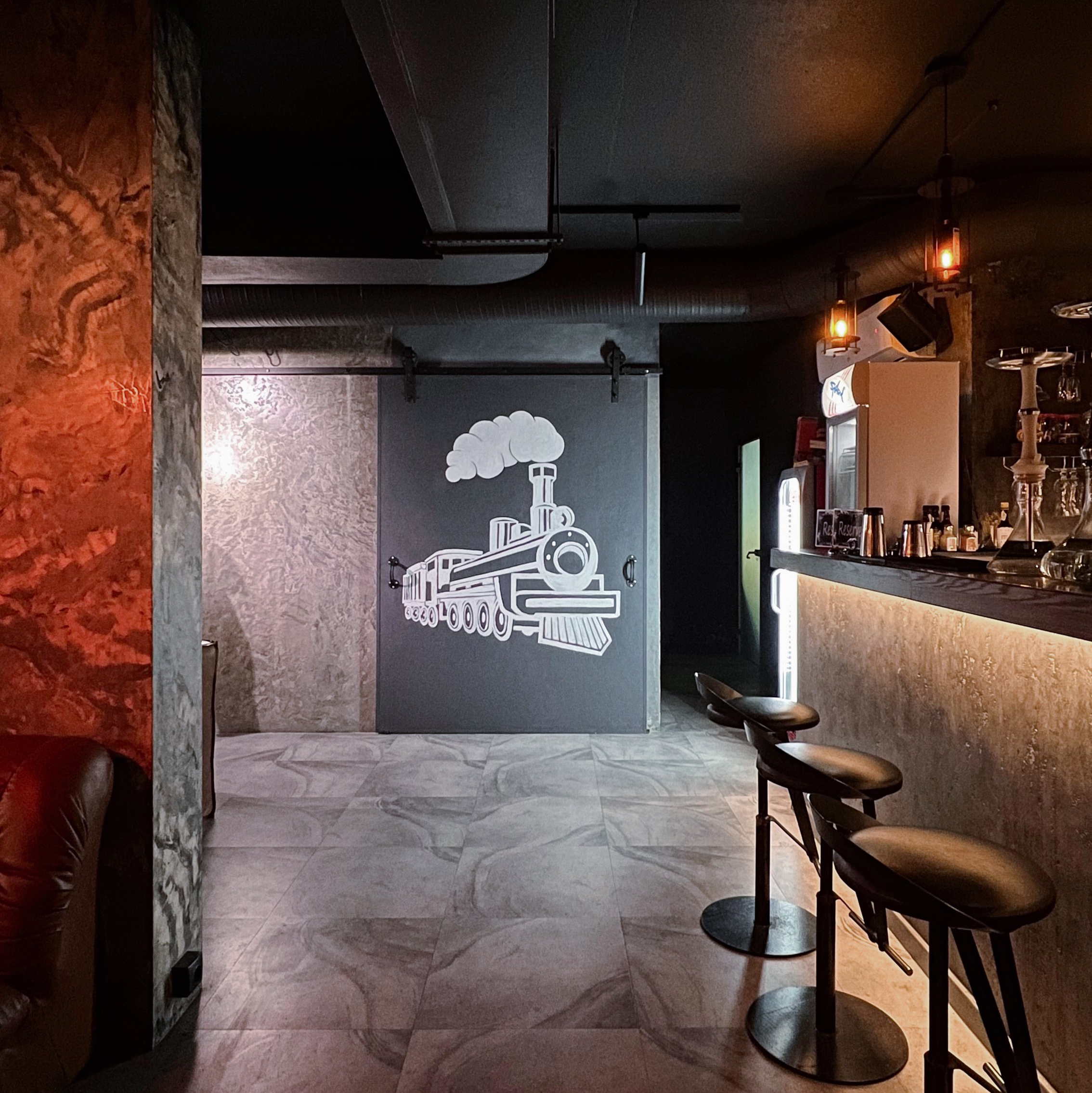 Потяг Hookah Bar image 7