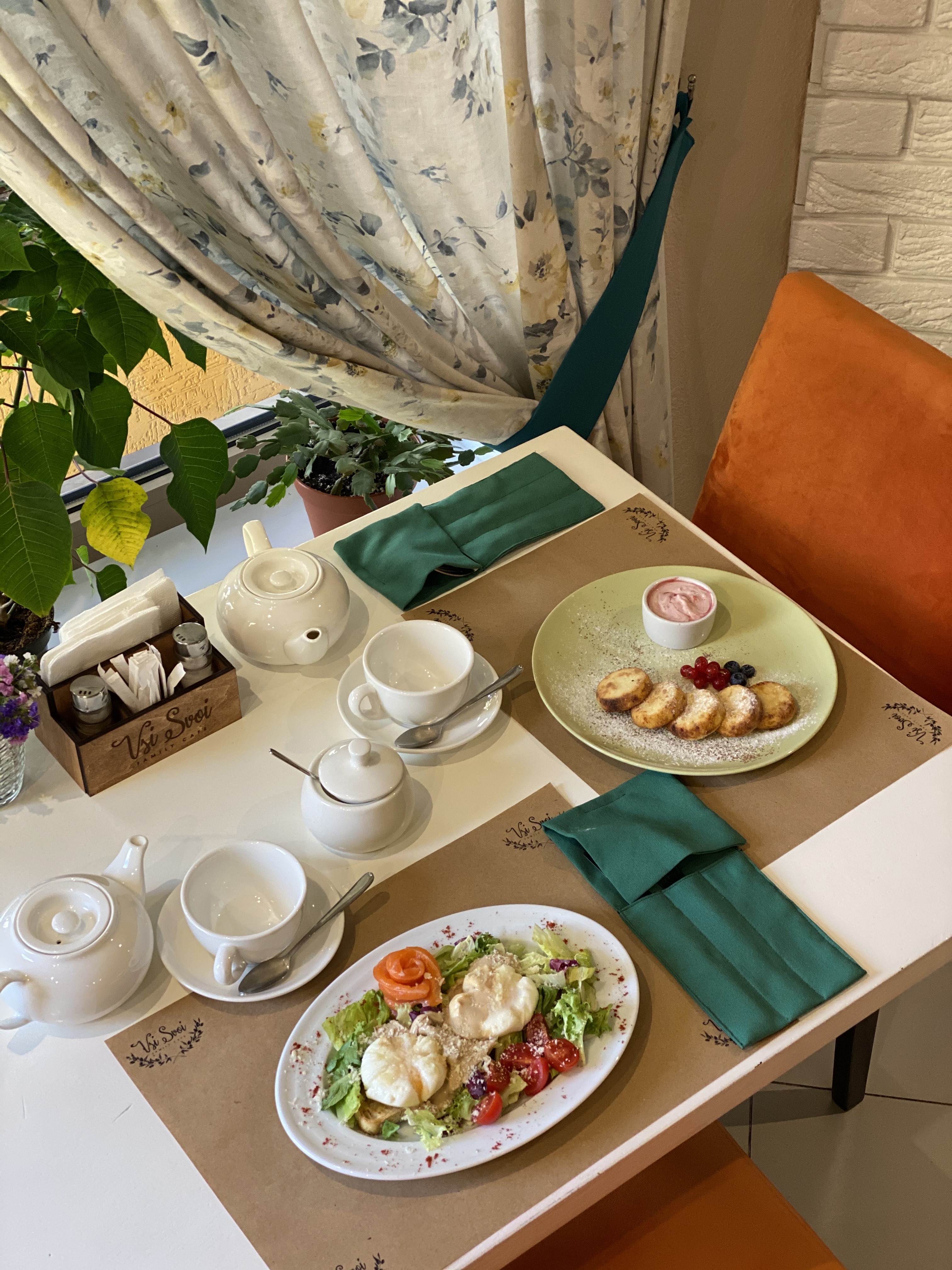 Vsi Svoi family cafe image 20