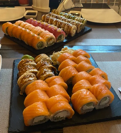 SUSHI YAMMI PIZZA image 2