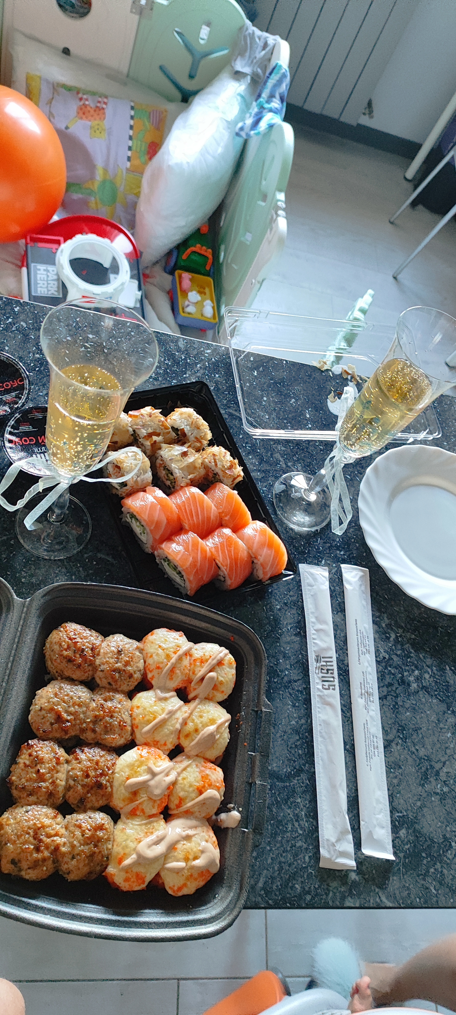 SUSHI YAMMI PIZZA image 8