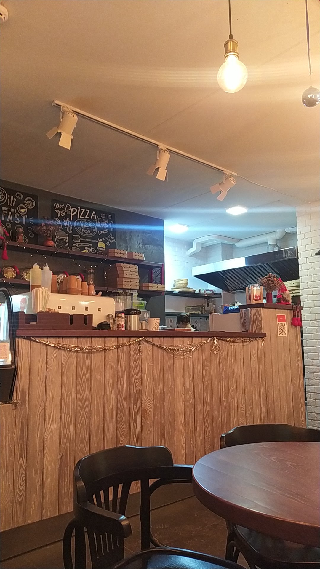 4 Cheese Pizza & Croissants image 17