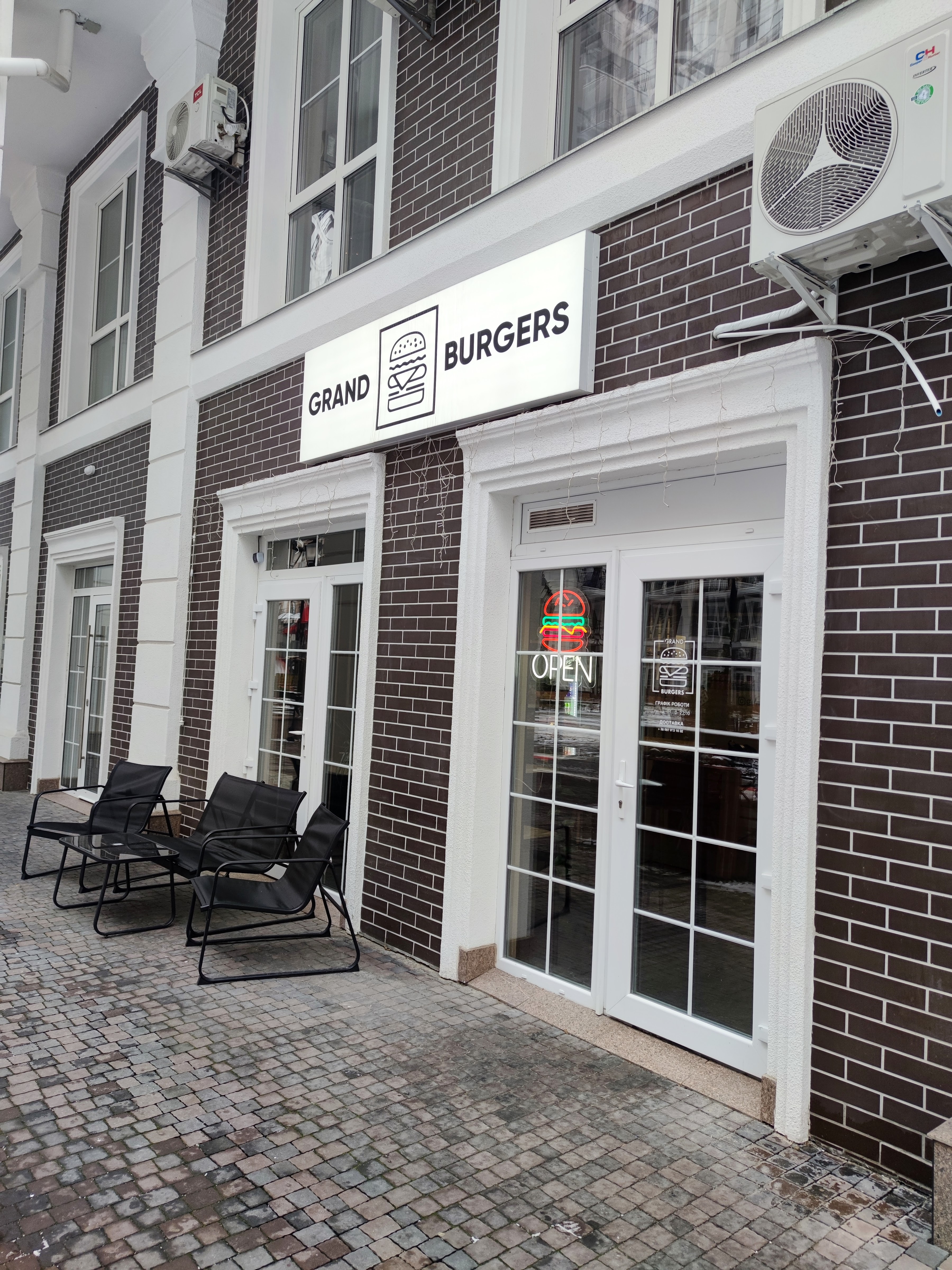 Grand Burgers image 11