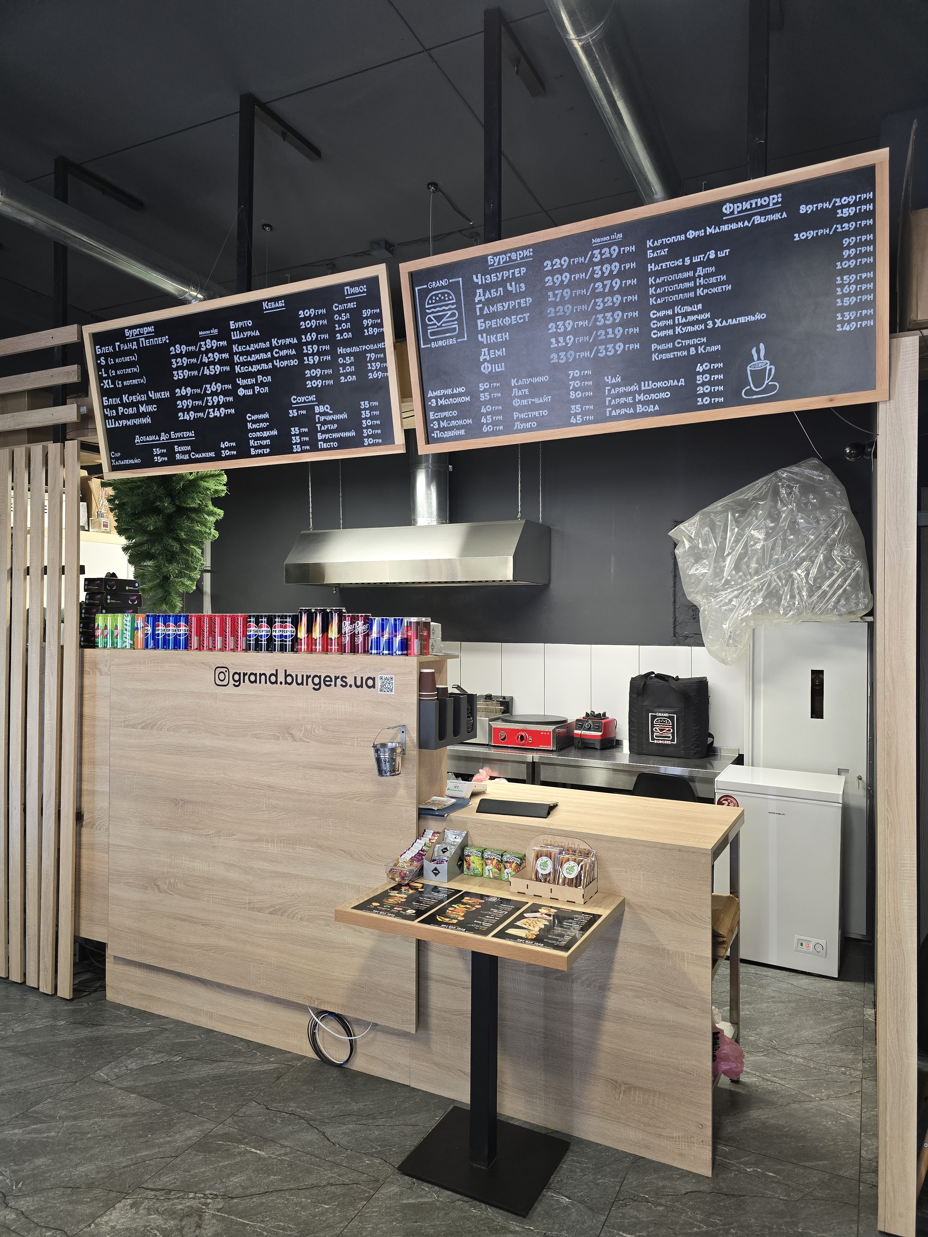 Grand Burgers image 16