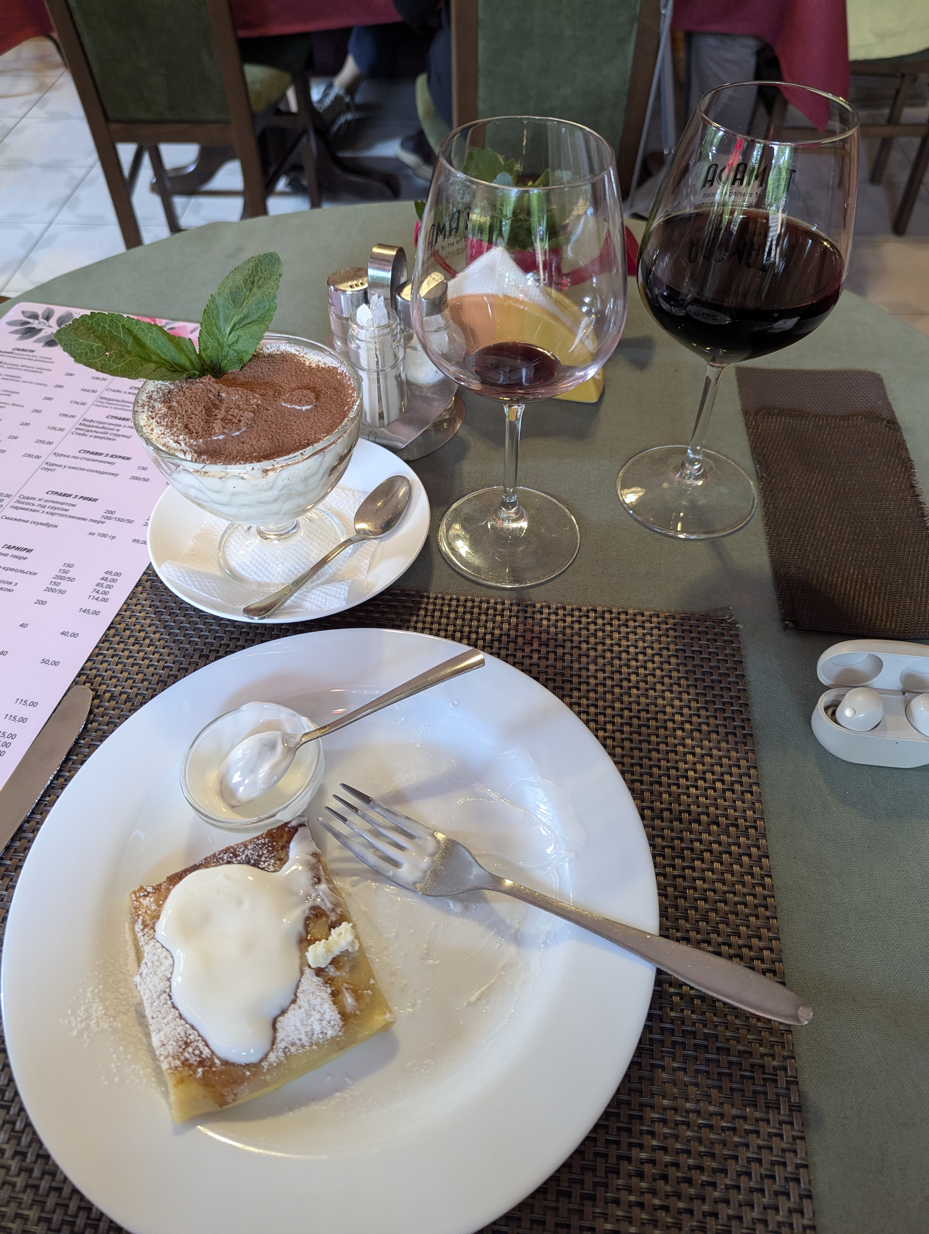 Cafe des fleurs image 20