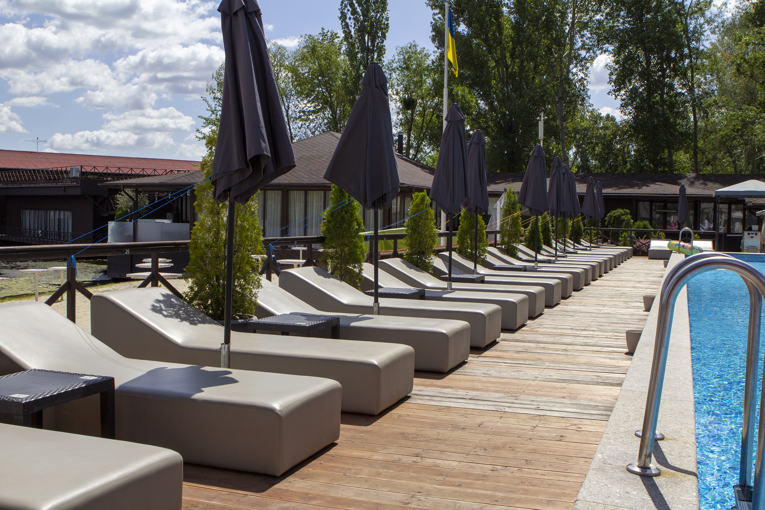 Galera Resort - Ресторан на воді image 16