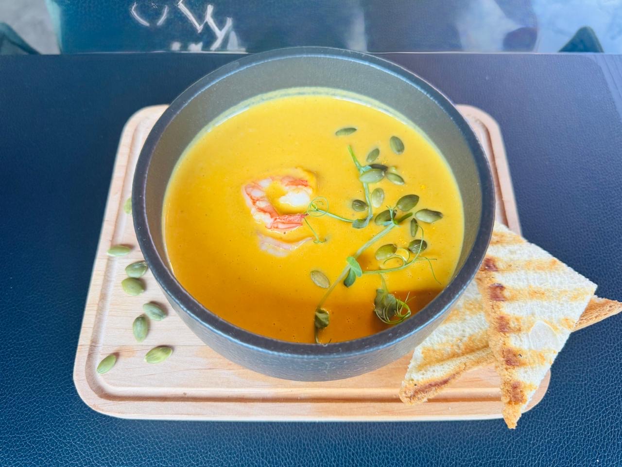 Lotus ресторан image 14