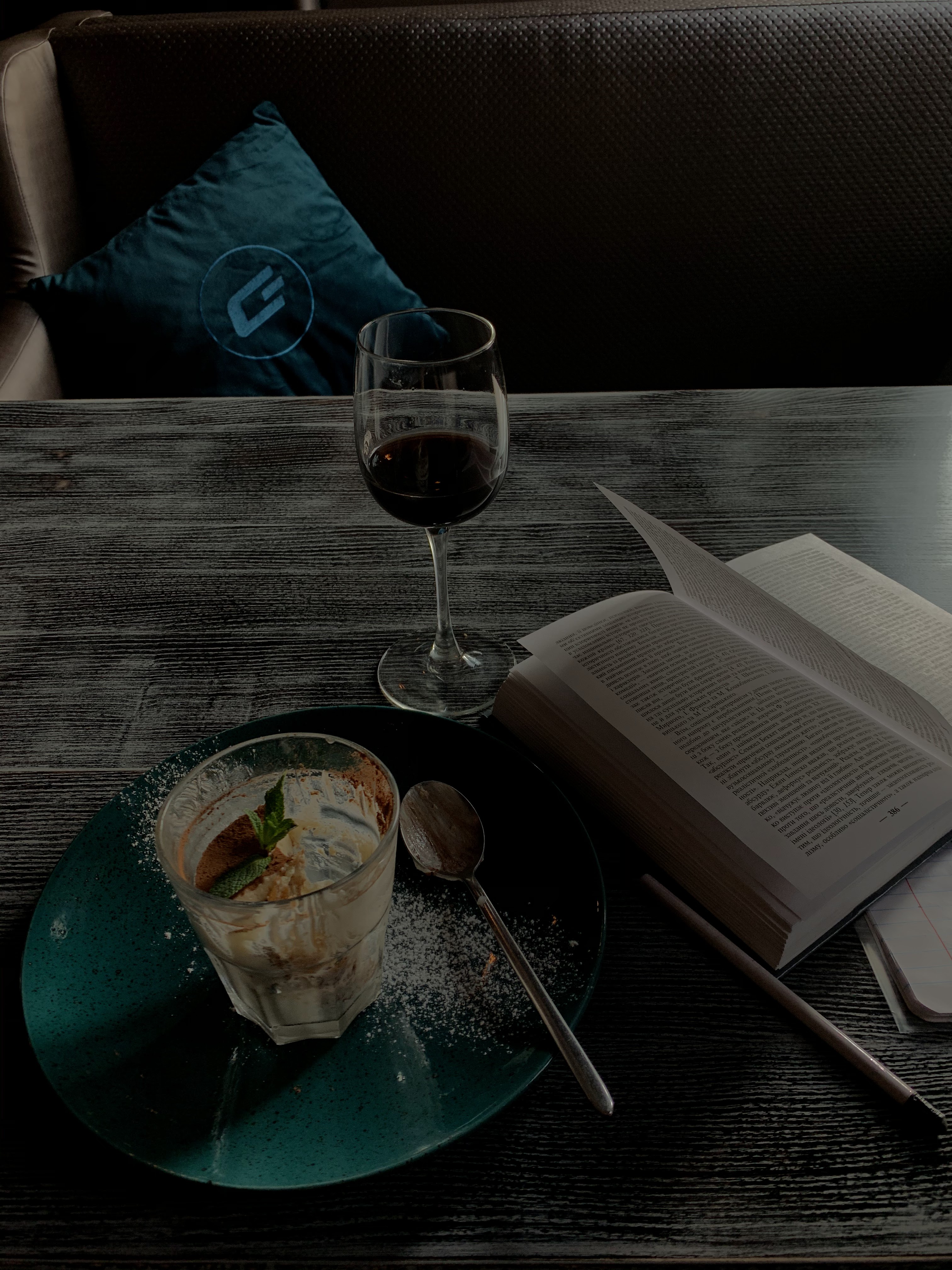 Lounge image 8
