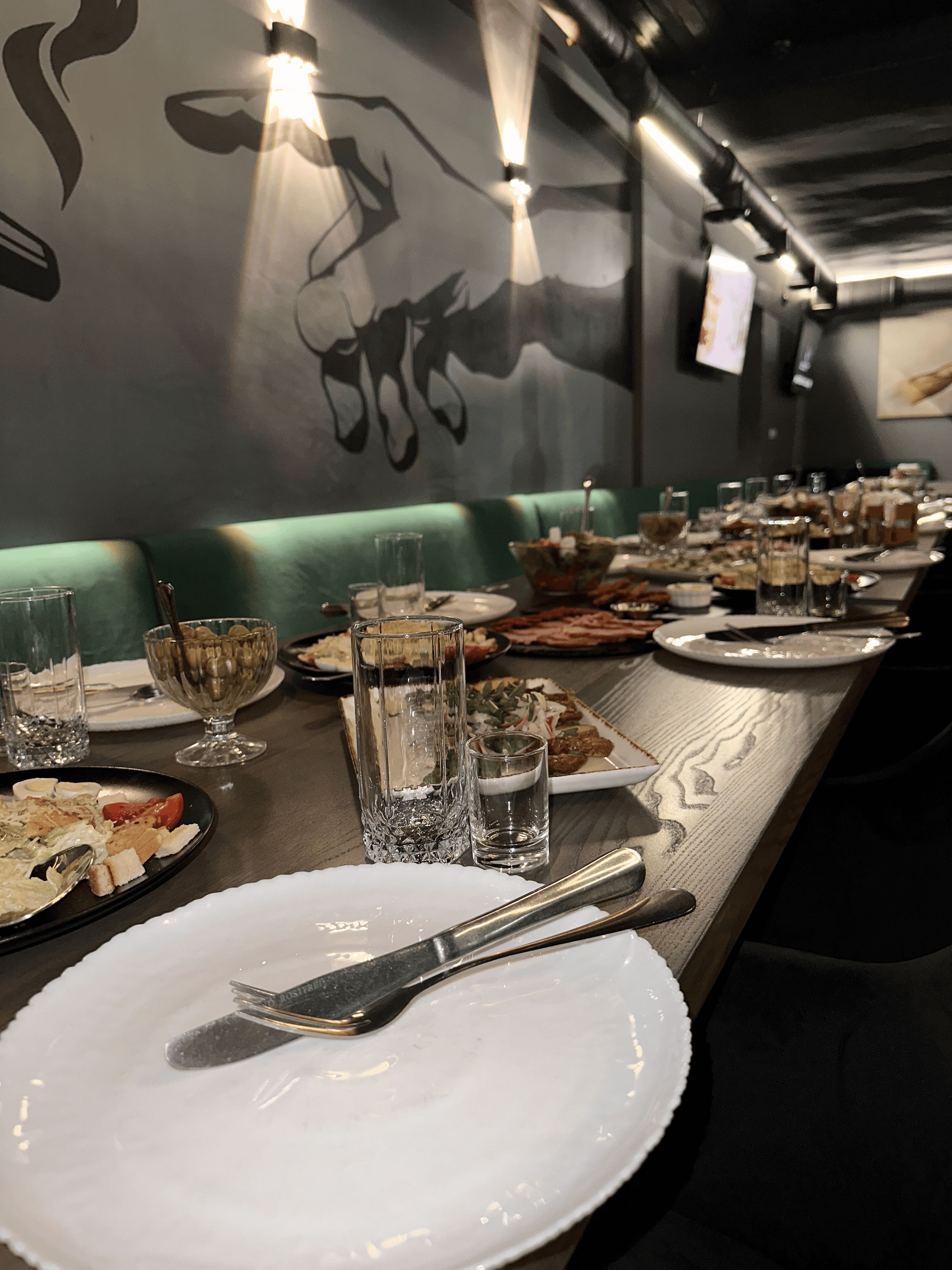 MARKOS GRILL HOUSE image 9