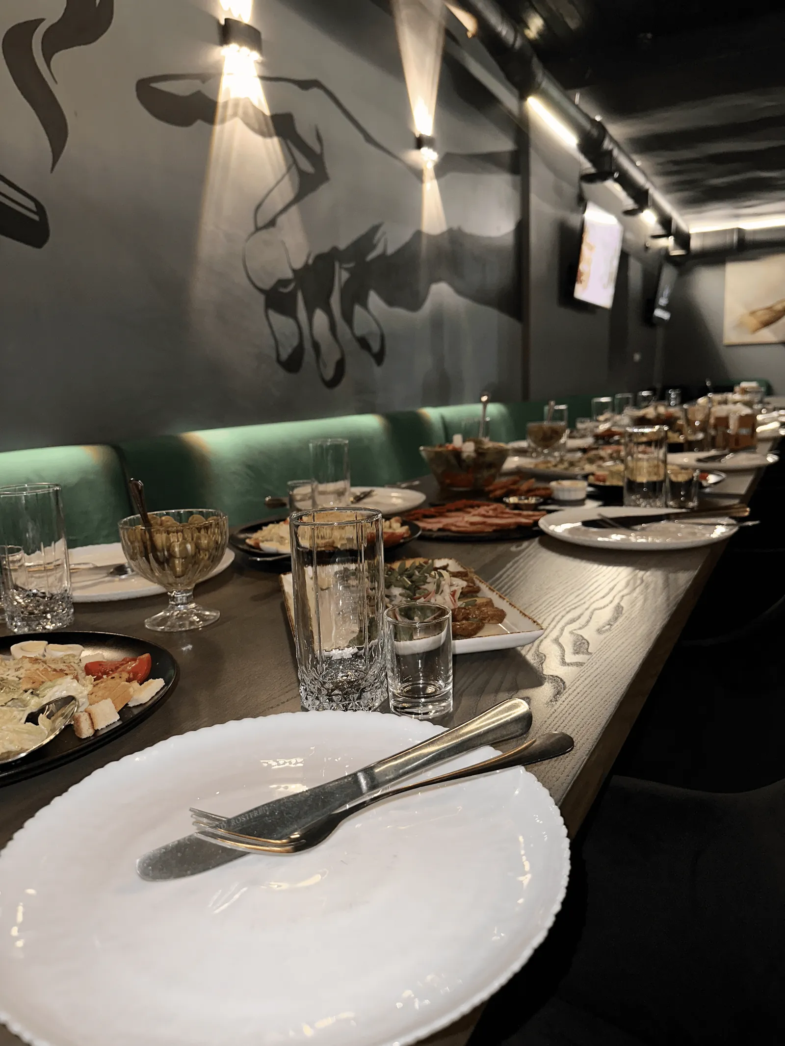 MARKOS GRILL HOUSE image 9