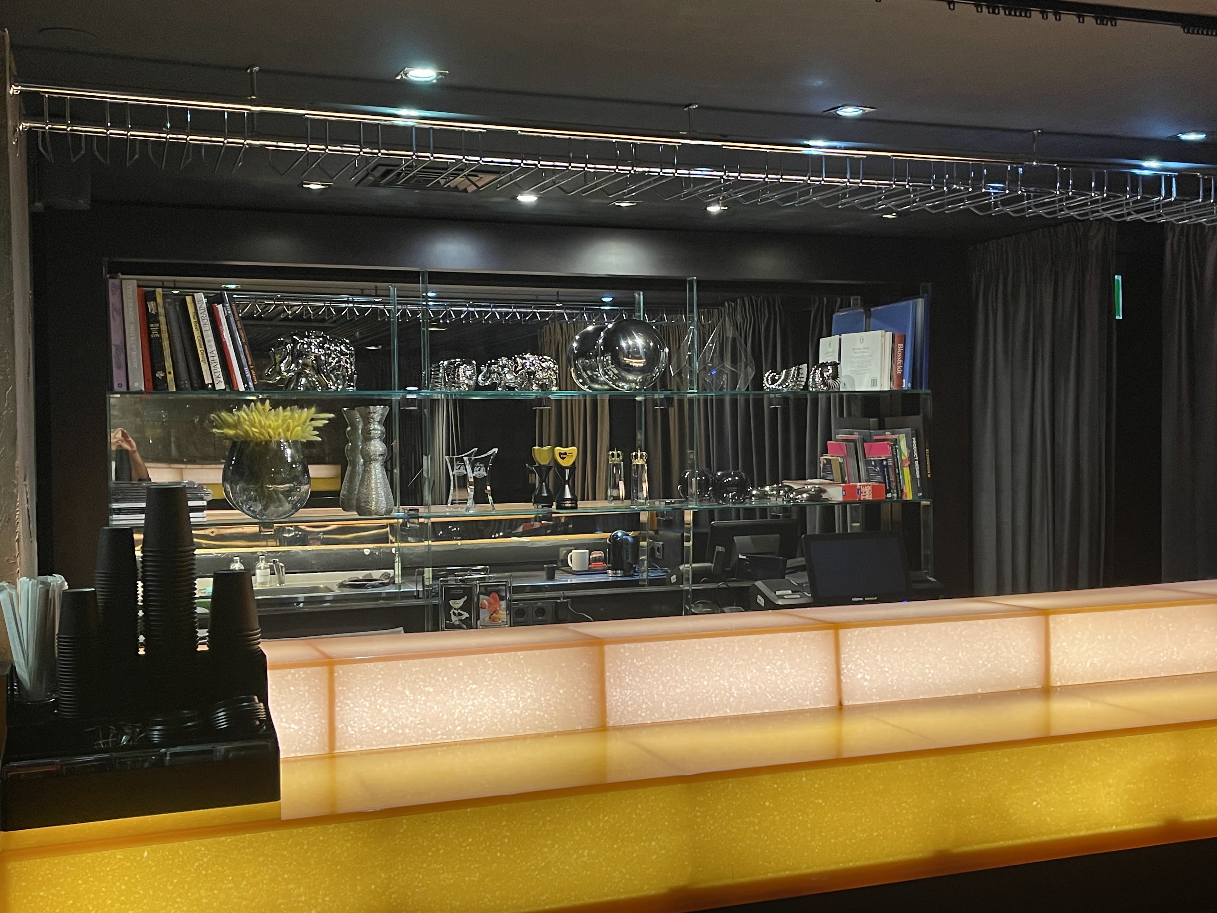 11 Mirrors Restaurant & Bar by FACE the Service image 13