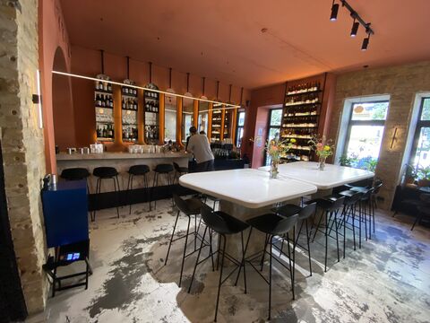Pure & Naive wine bar+bistro image 3