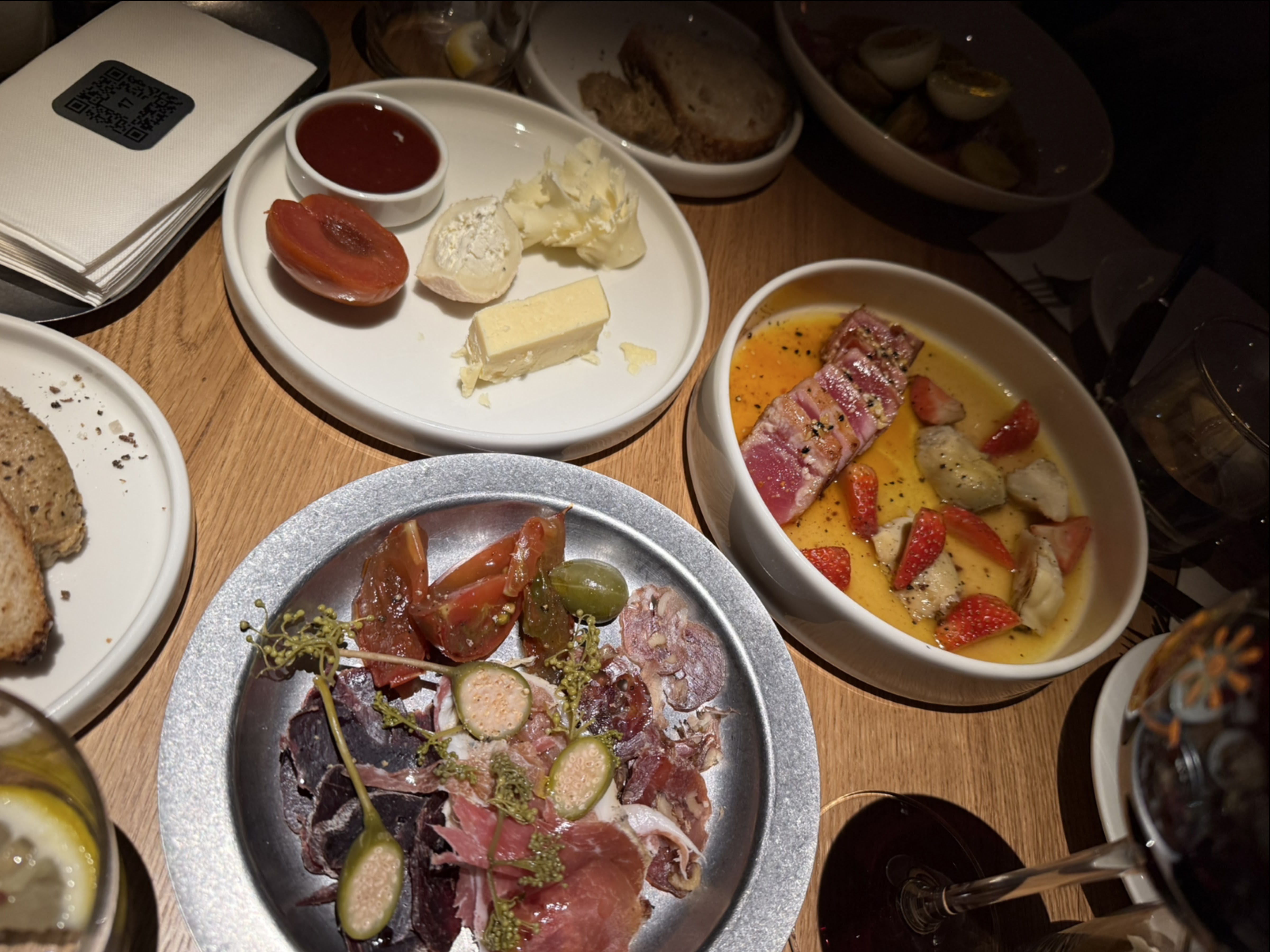 Pure & Naive wine bar+bistro image 5