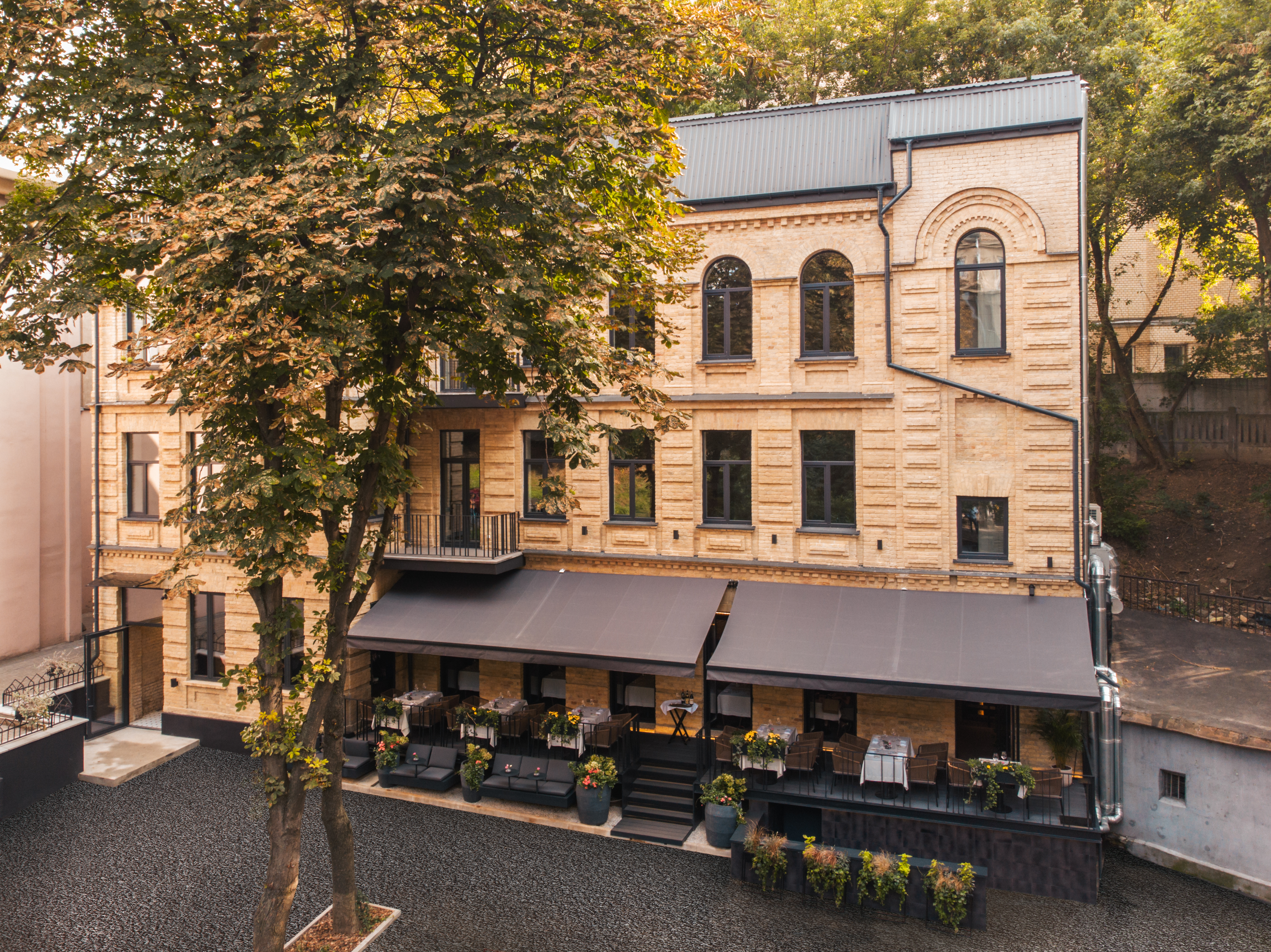 45 restaurant image 13