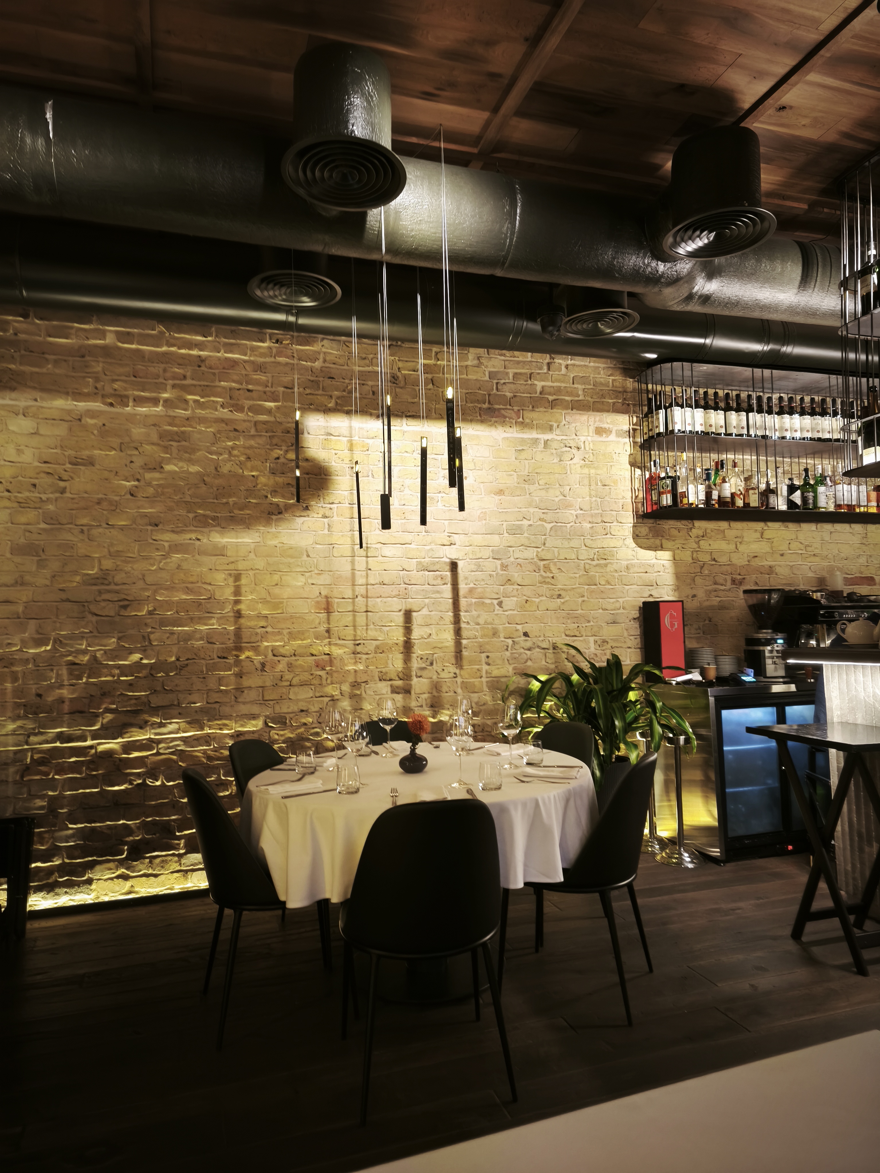 45 restaurant image 14